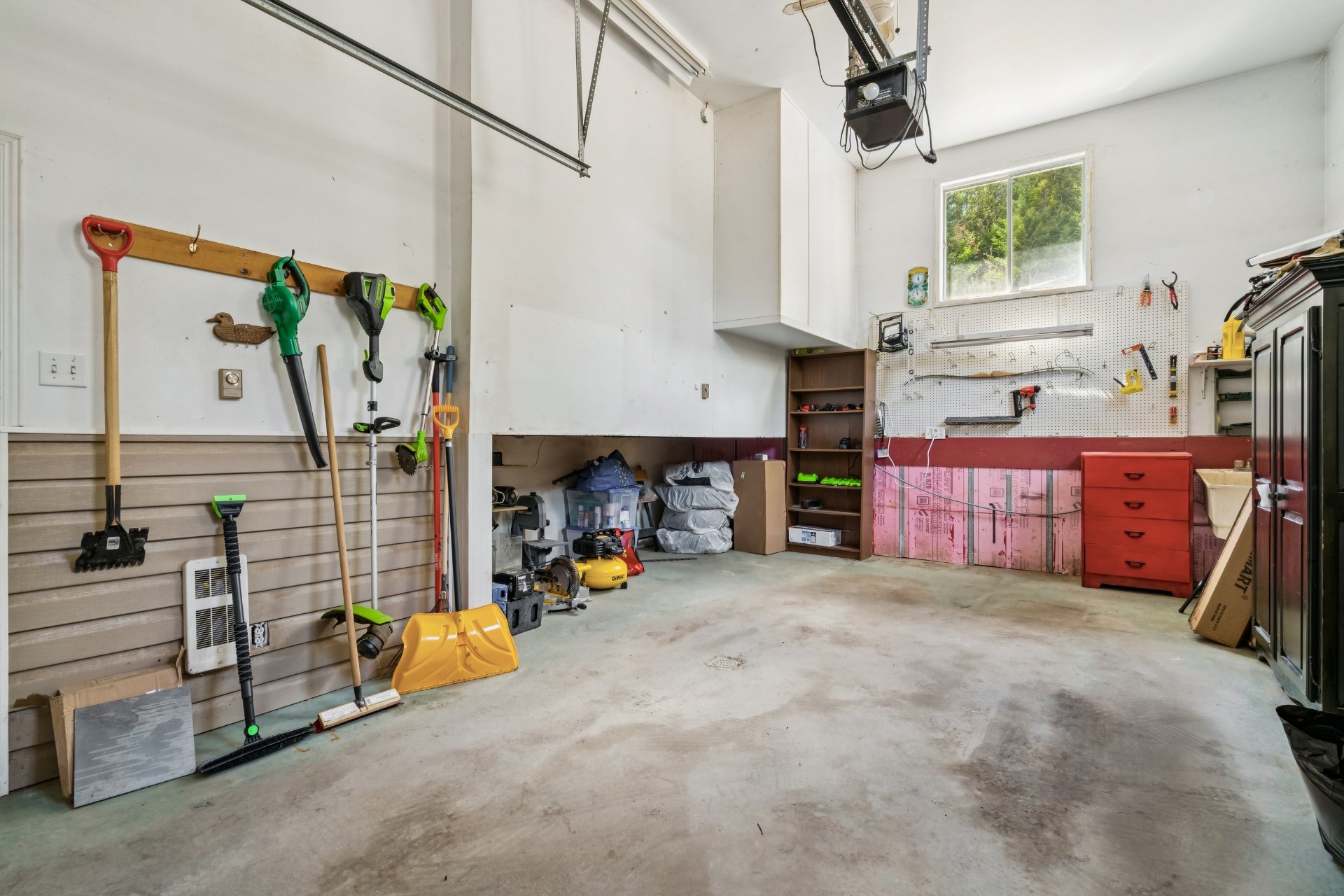 Photo - Garage