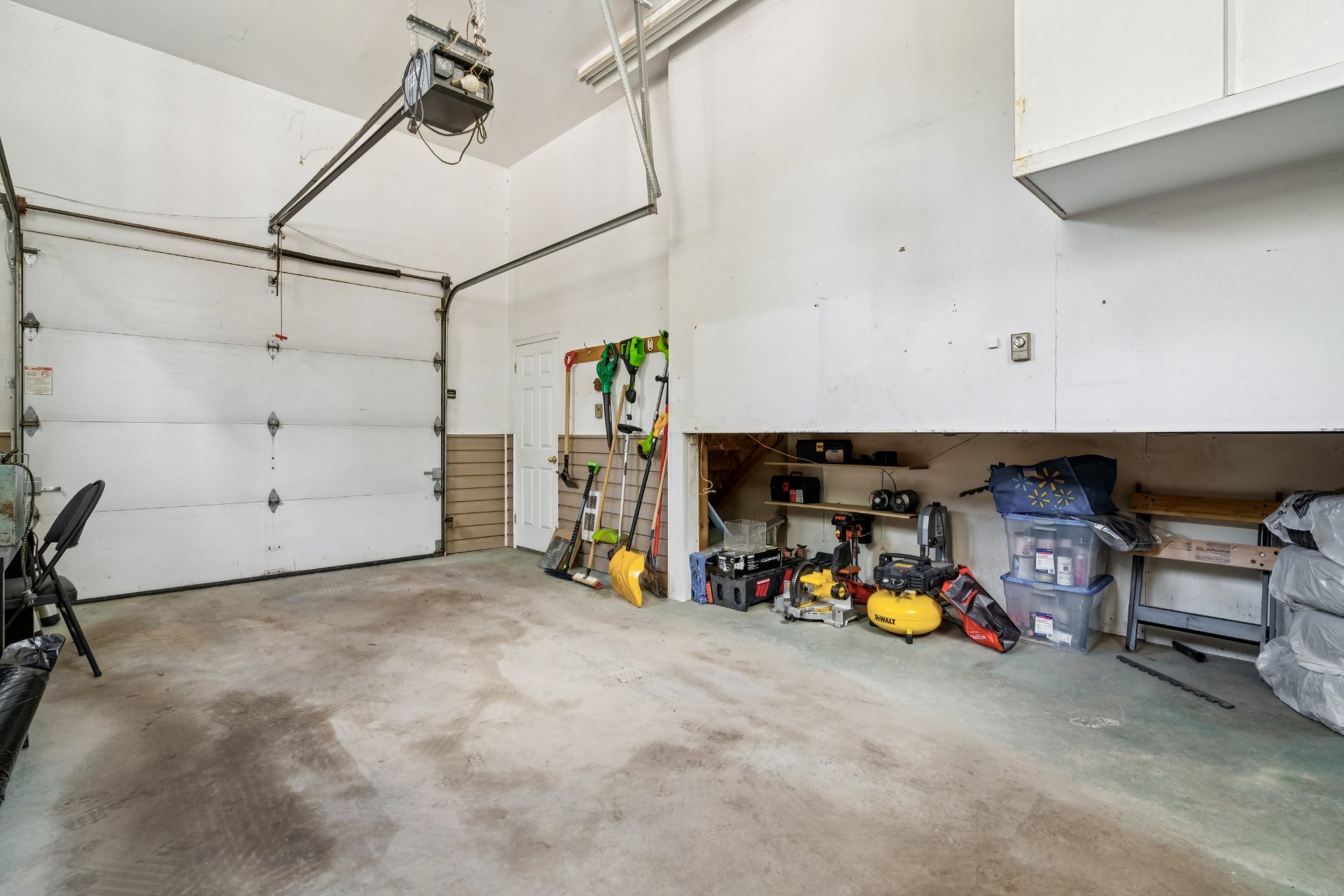 Photo - Garage