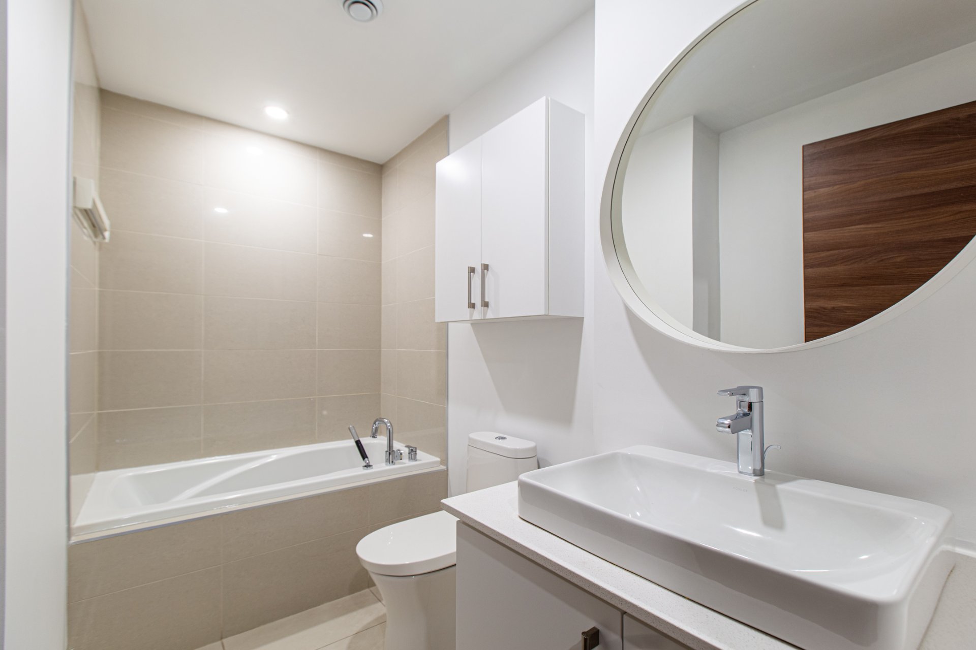 Photo - Ensuite bathroom