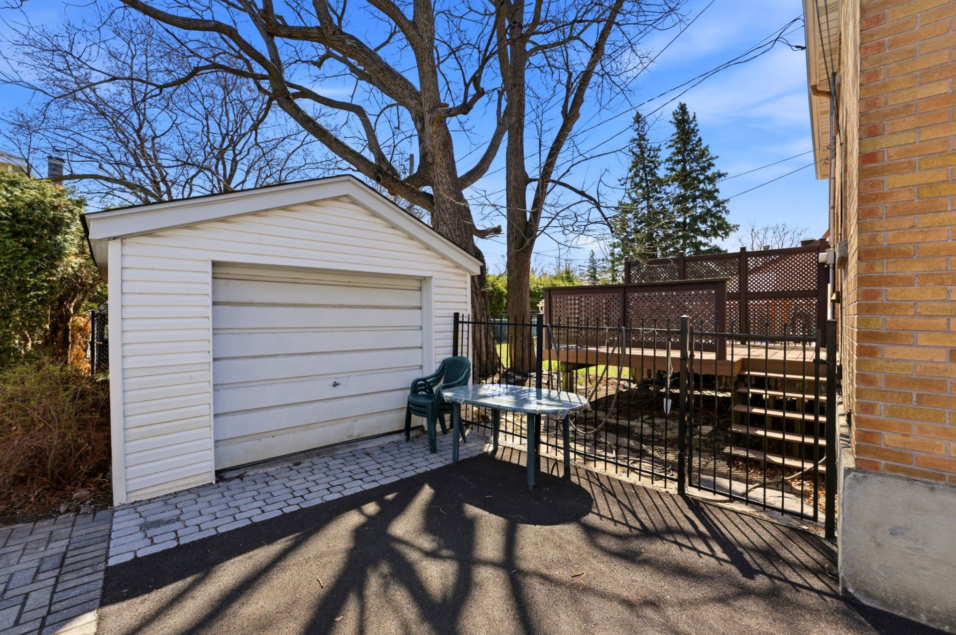 Photo - Garage