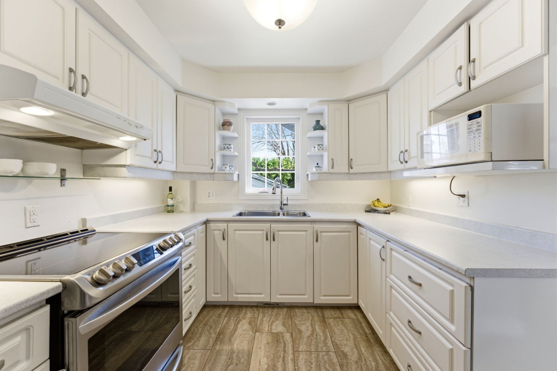 Photo - Kitchen