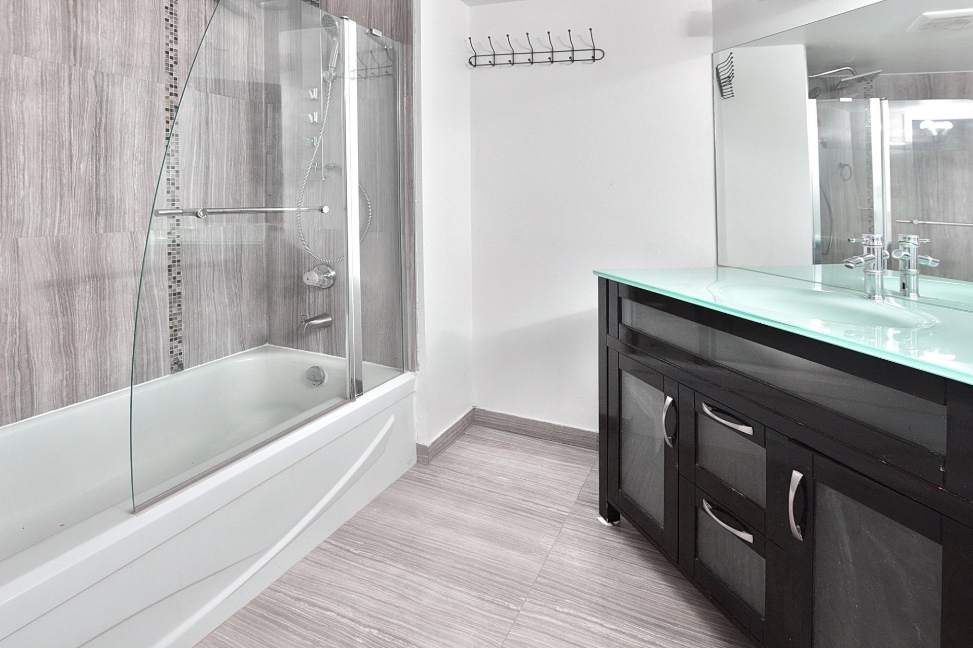 Photo - Salle de bains attenante à la CCP