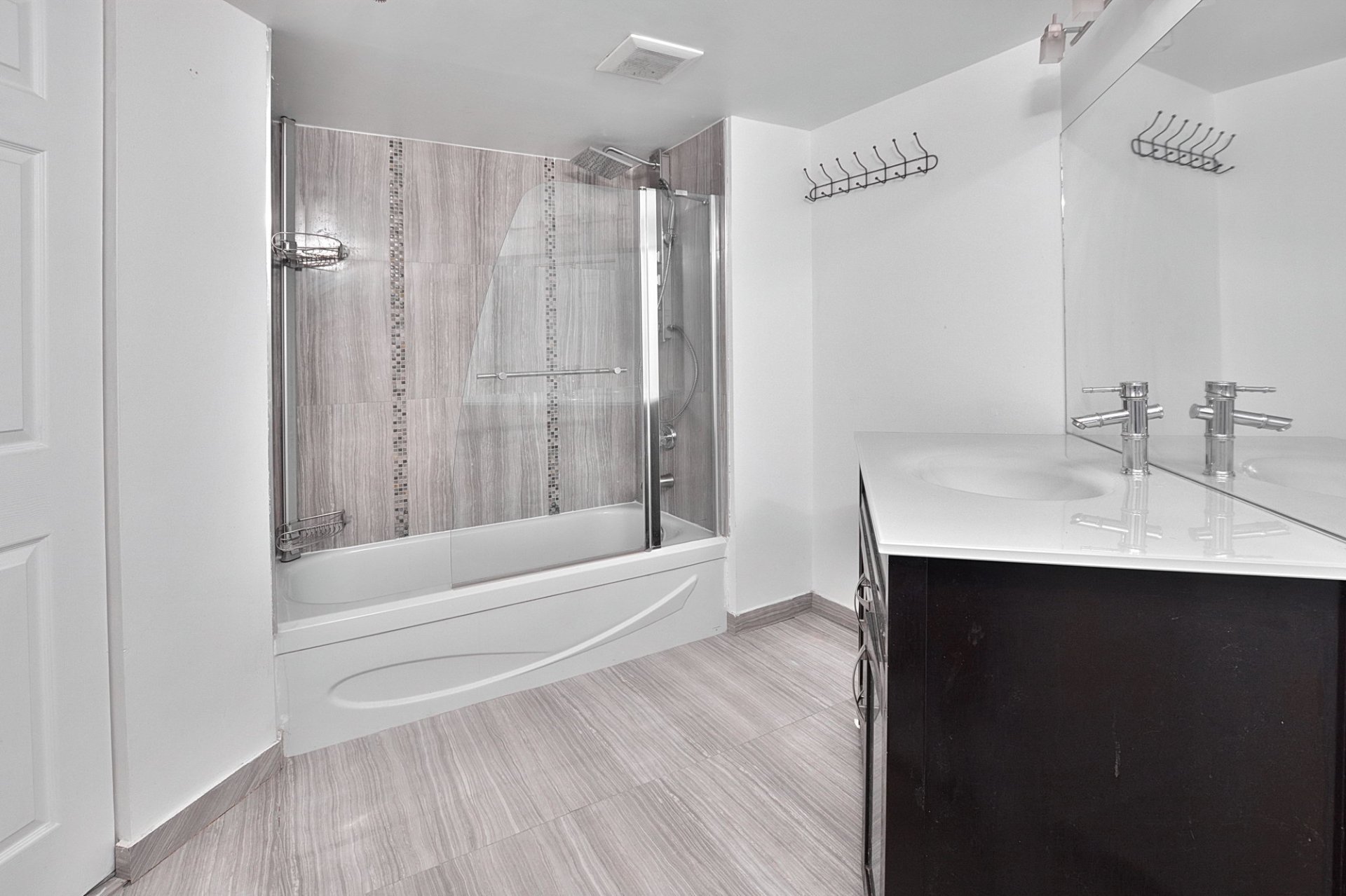 Photo - Salle de bains attenante à la CCP