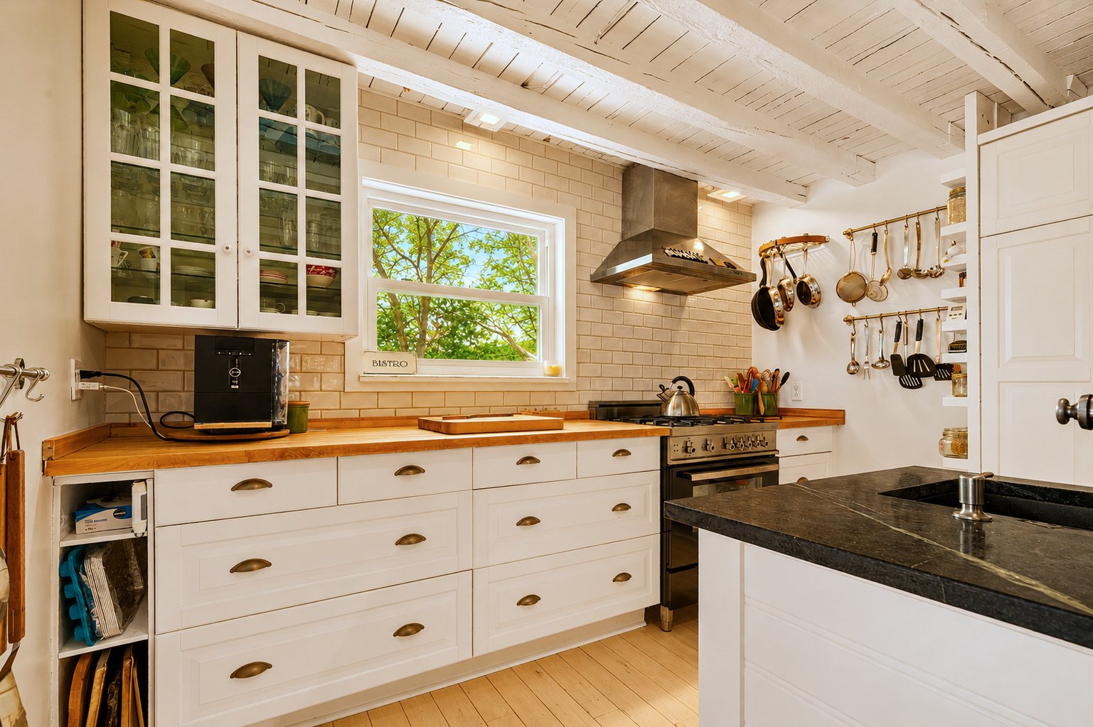 Photo - Kitchen