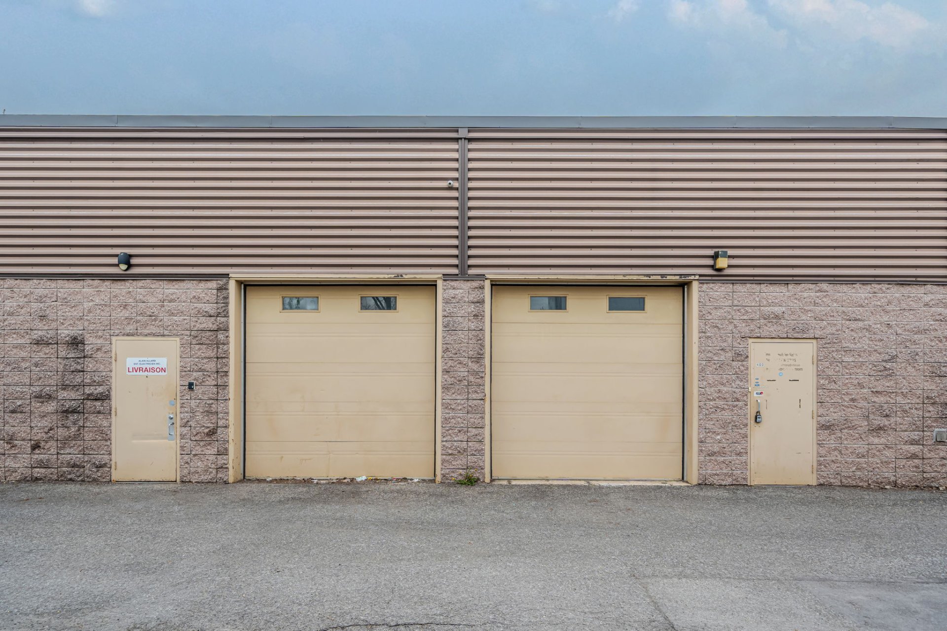 Photo - Garage