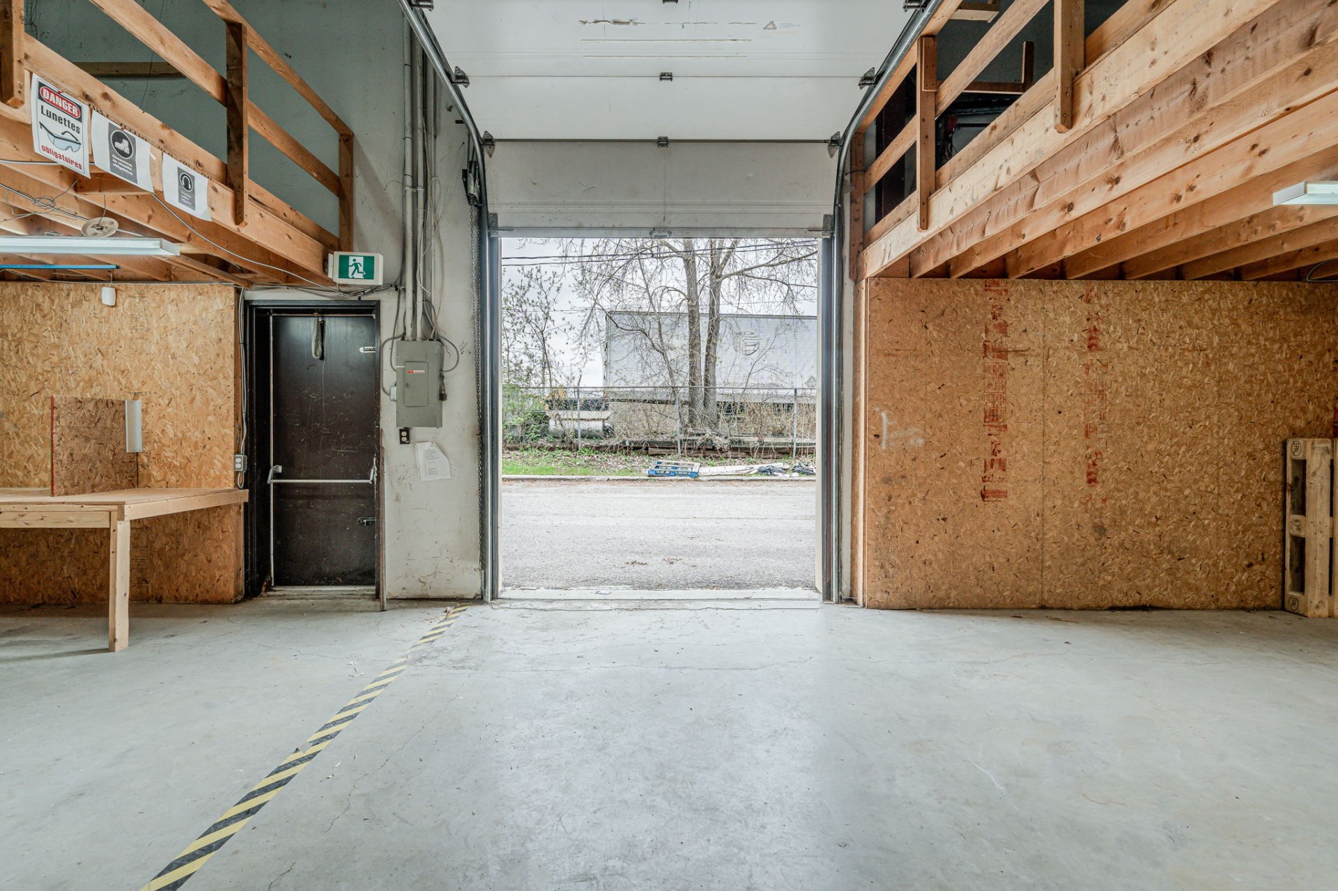 Photo - Garage