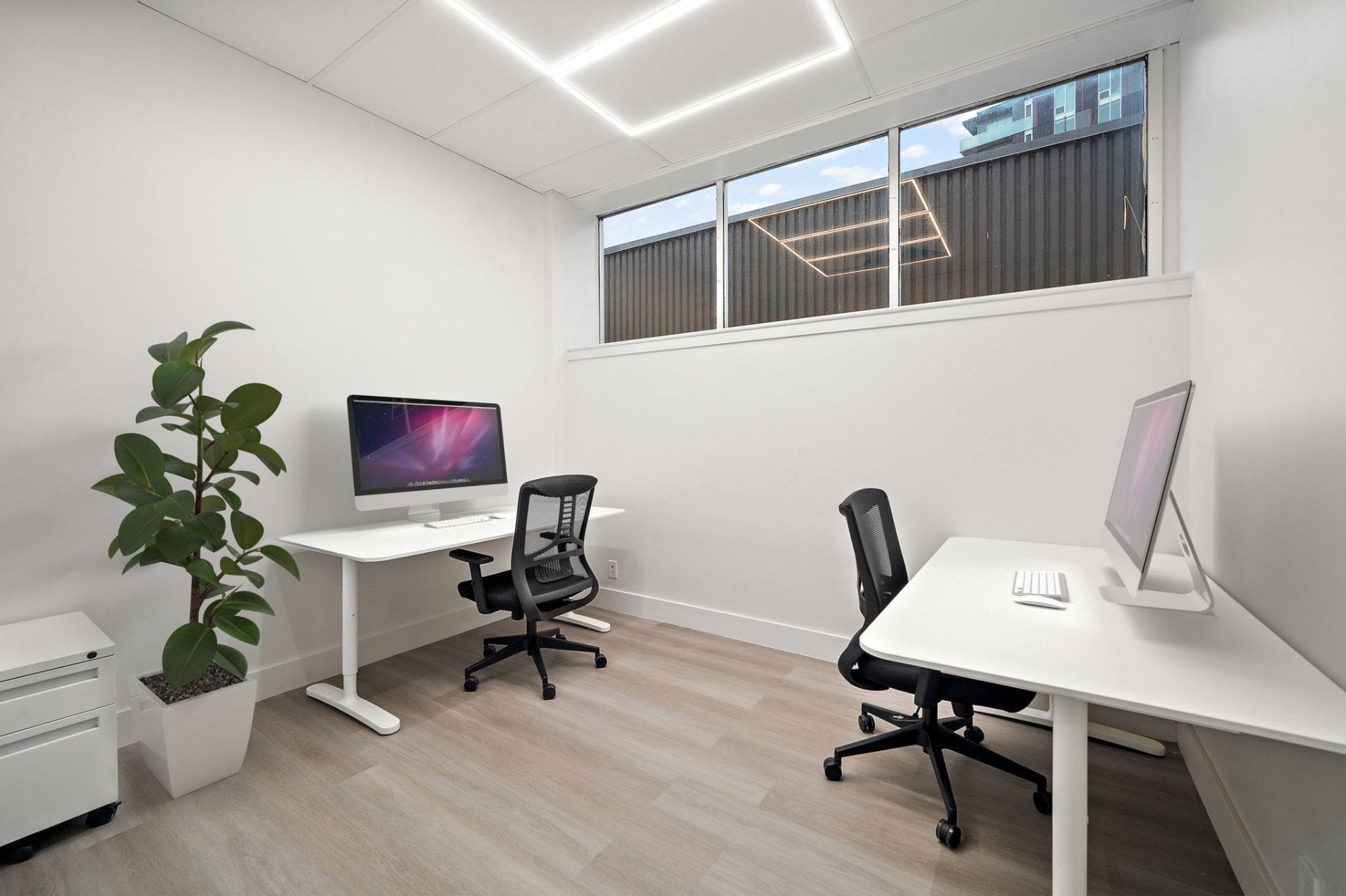 Photo - Bureau
