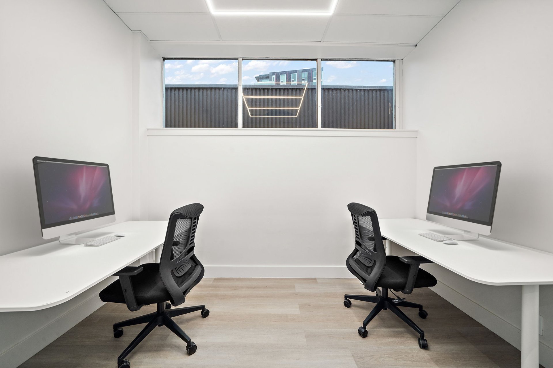 Photo - Bureau