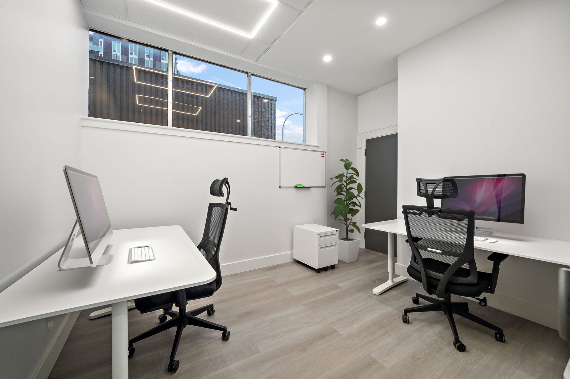 Photo - Bureau