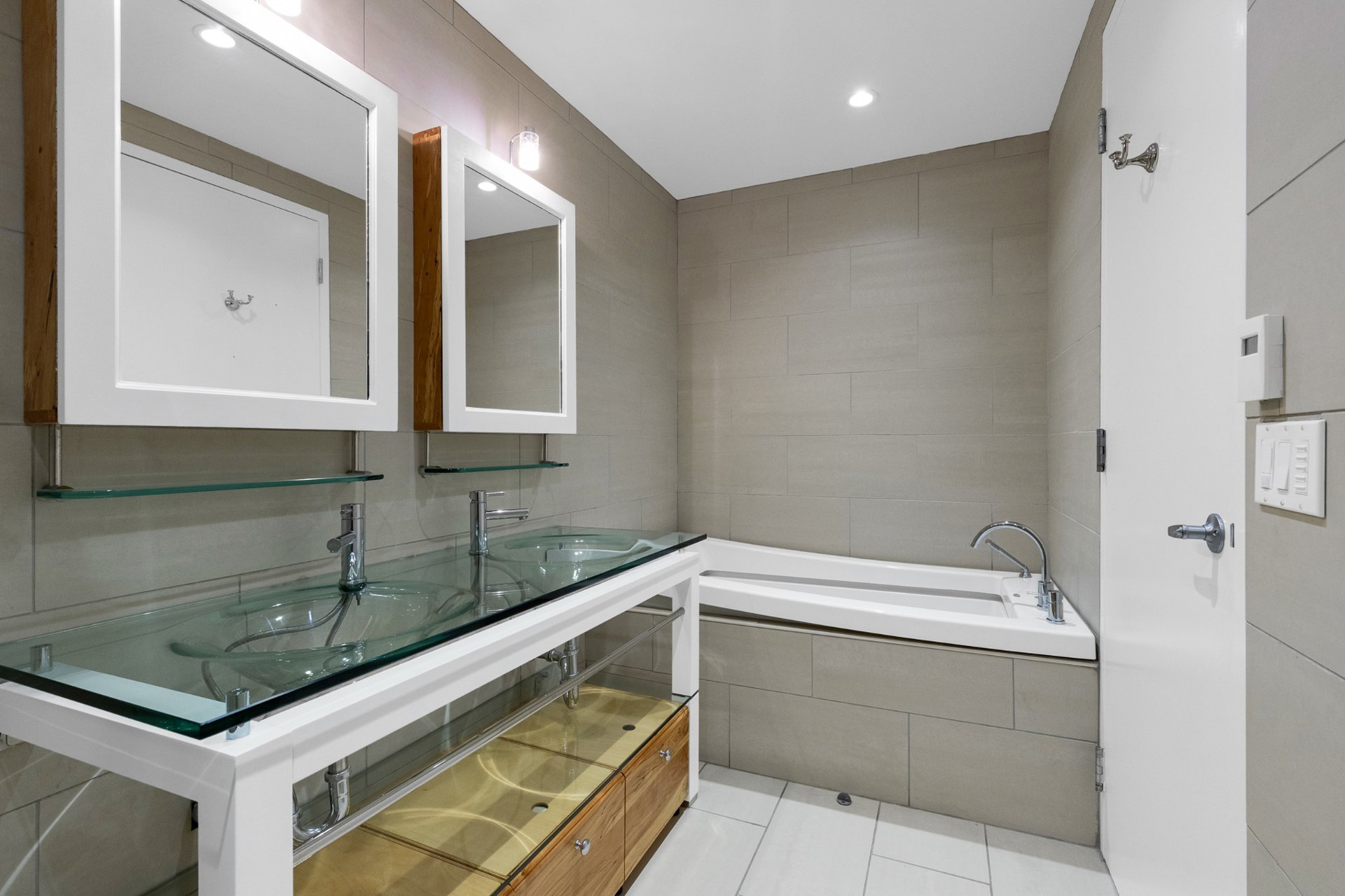 Photo - Salle de bains attenante à la CCP