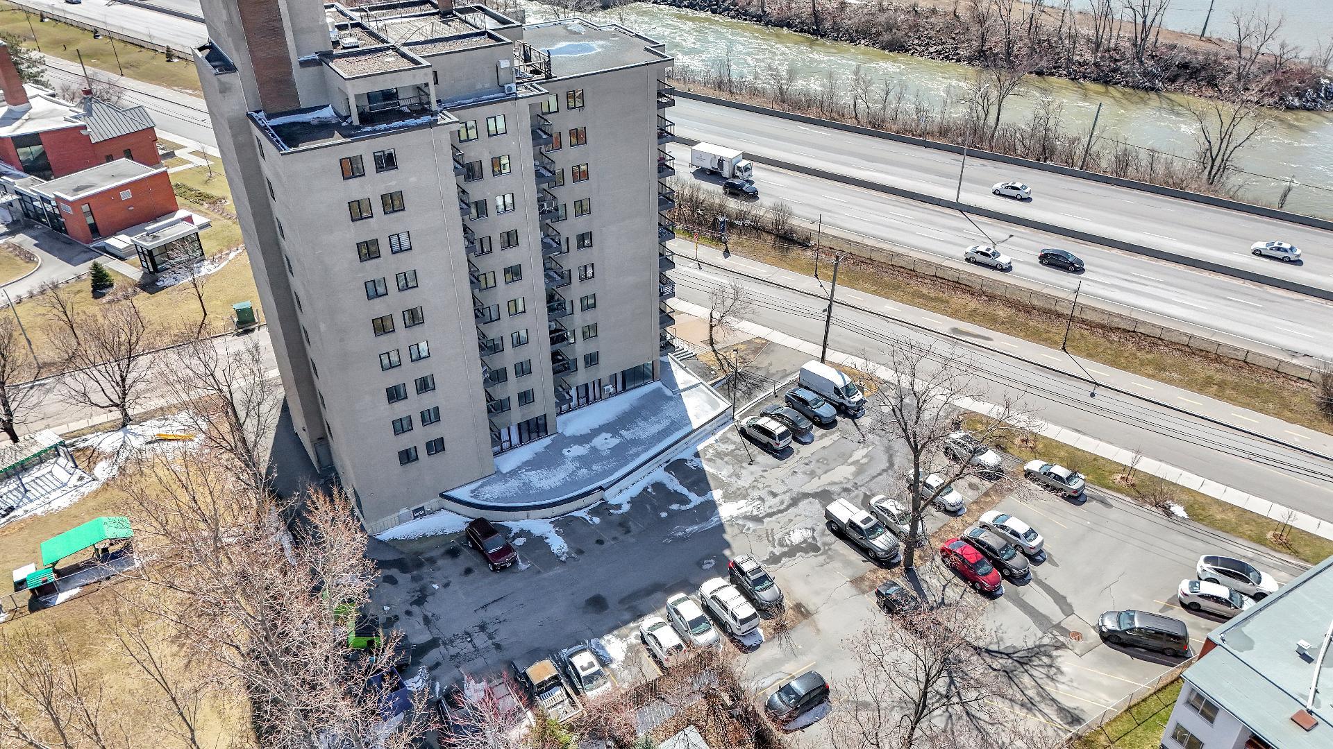 Photo - Stationnement