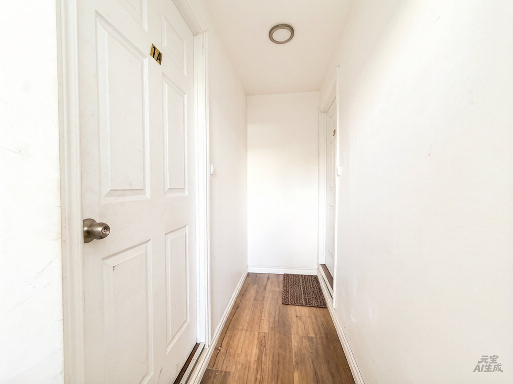 Photo - Hallway