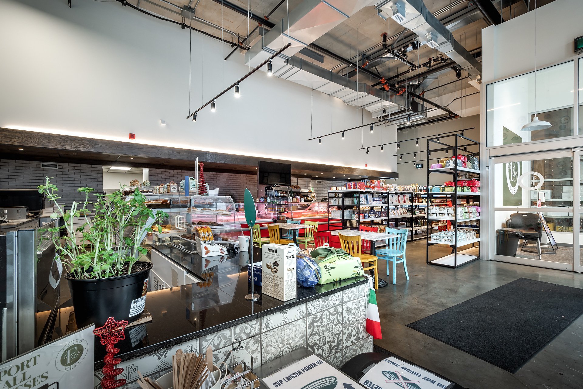 Photo - Commerce