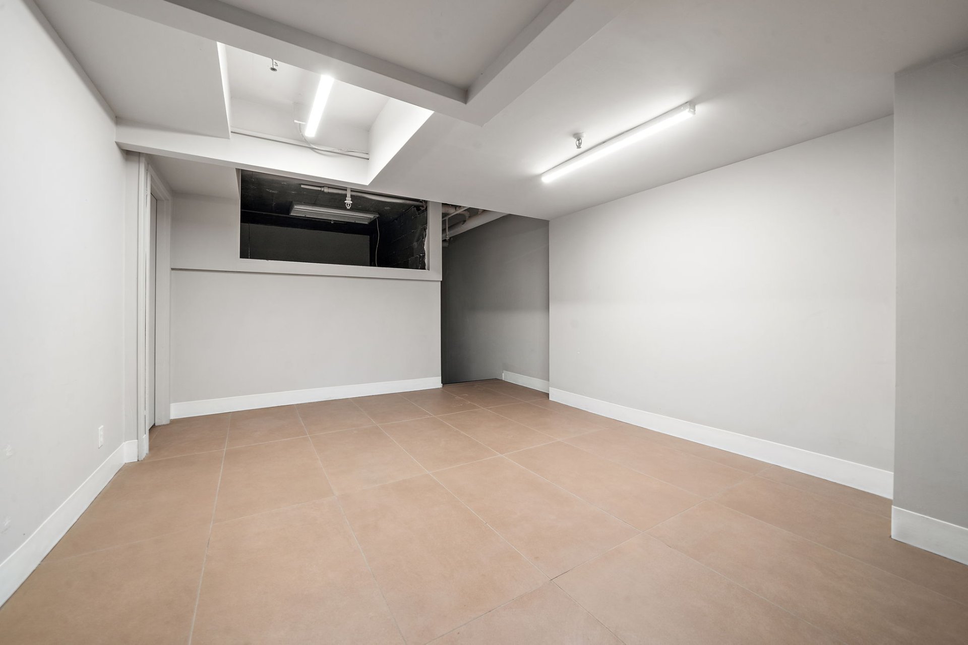 Photo - Bureau