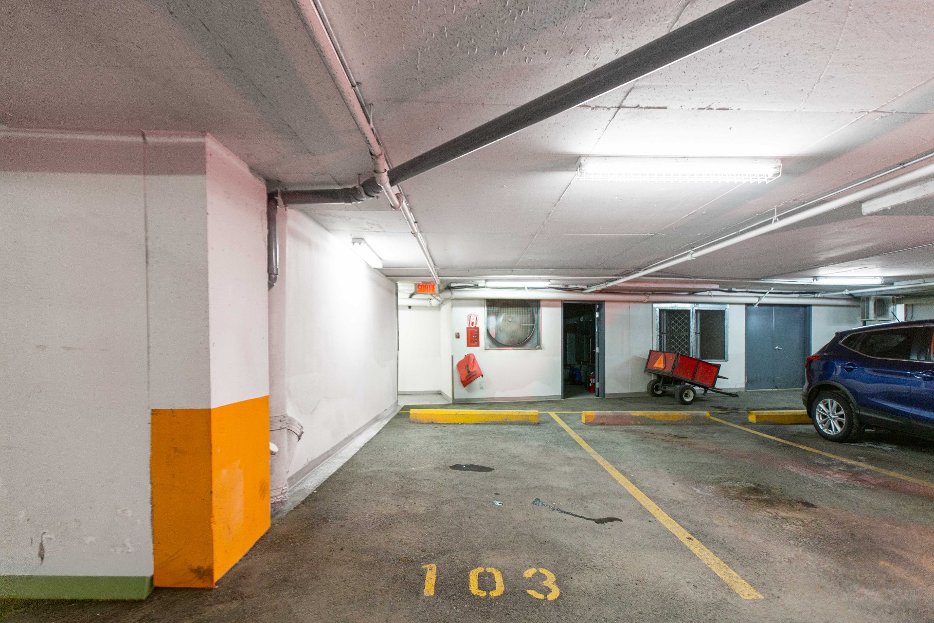 Photo - Stationnement