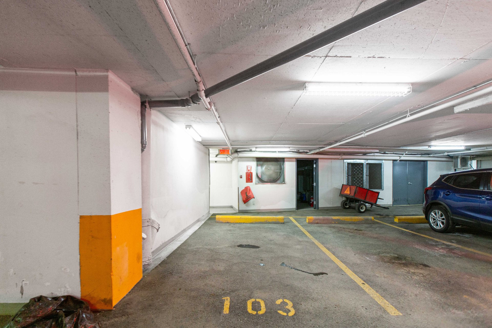 Photo - Stationnement
