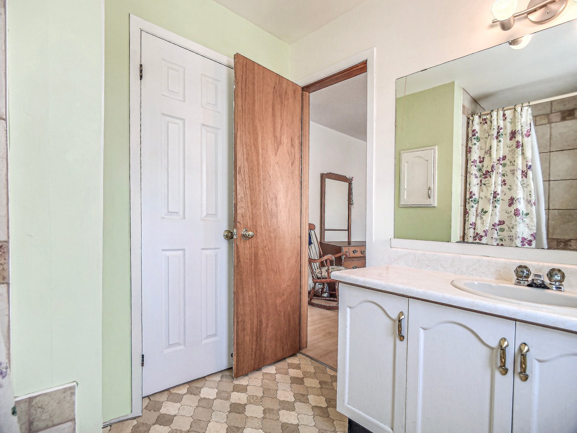 Photo - Salle de bains attenante à la CCP