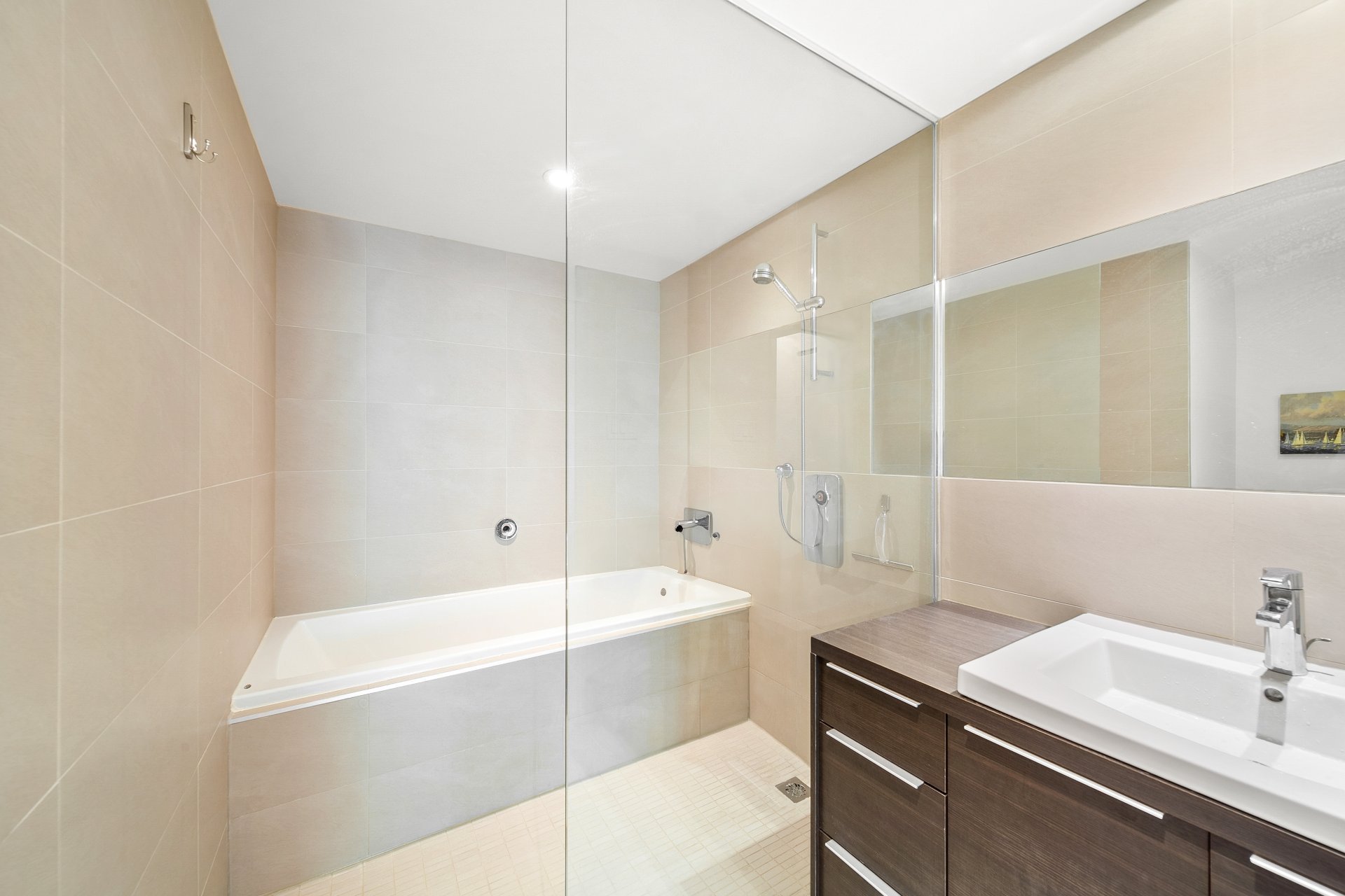 Photo - Ensuite bathroom