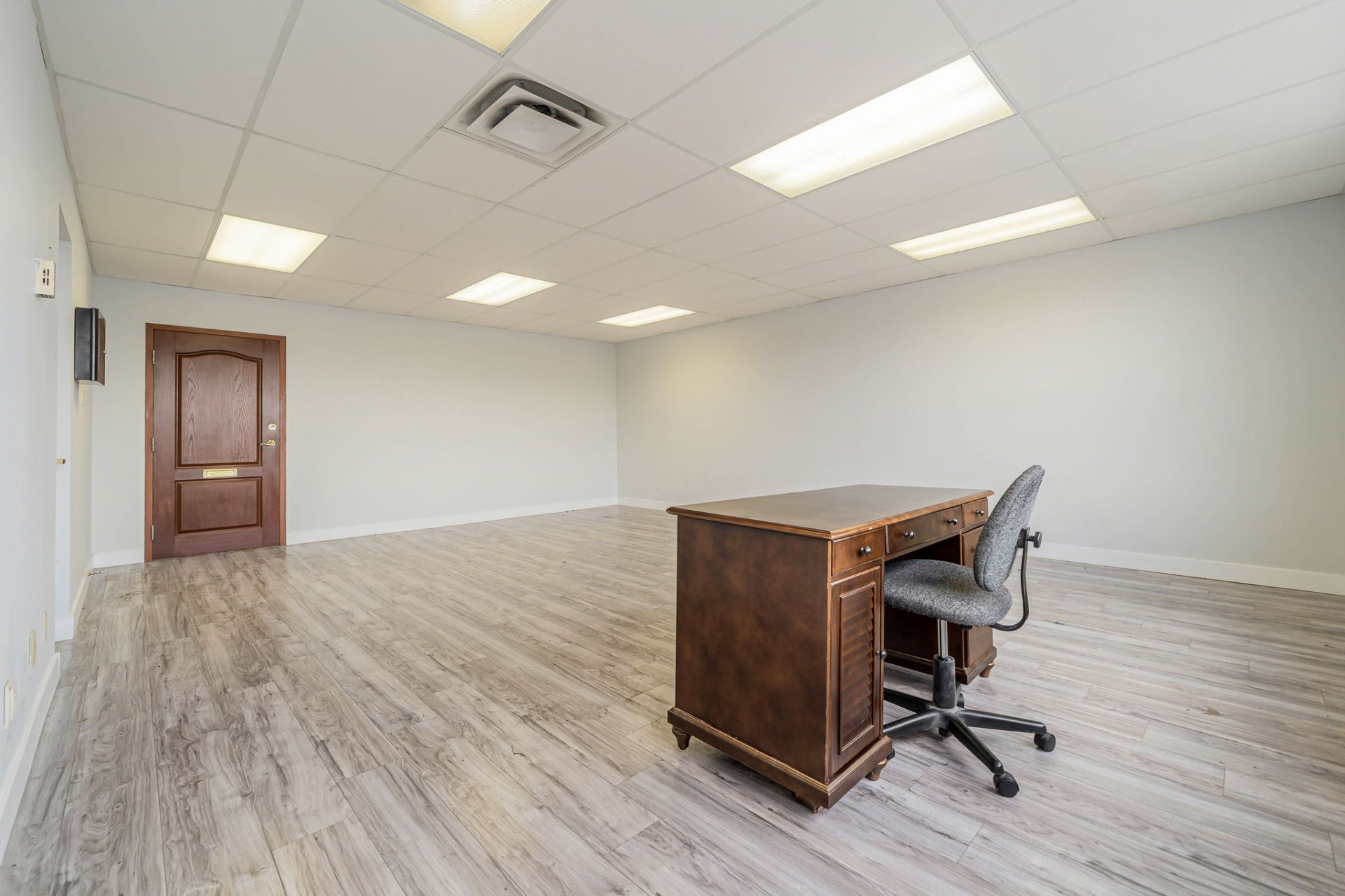 Photo - Bureau