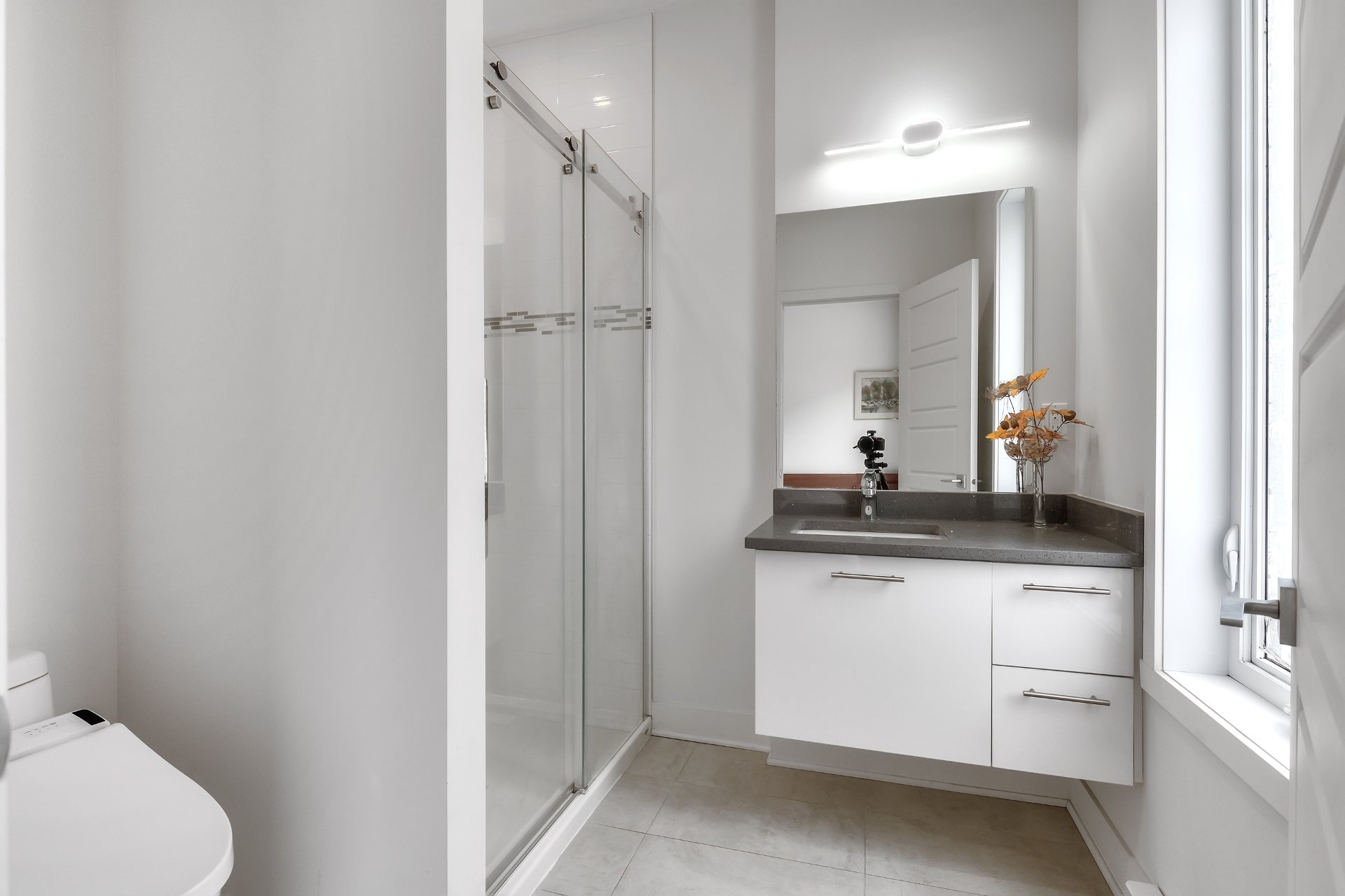 Photo - Ensuite bathroom