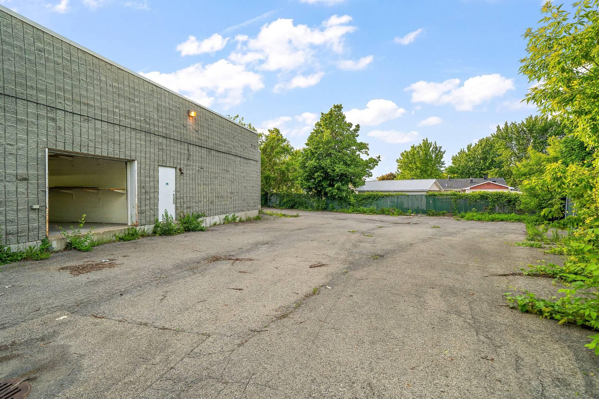 Photo - Garage
