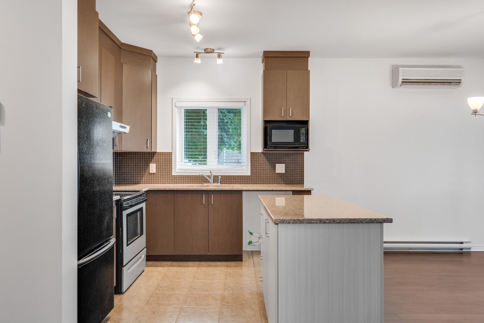 Photo - Kitchen