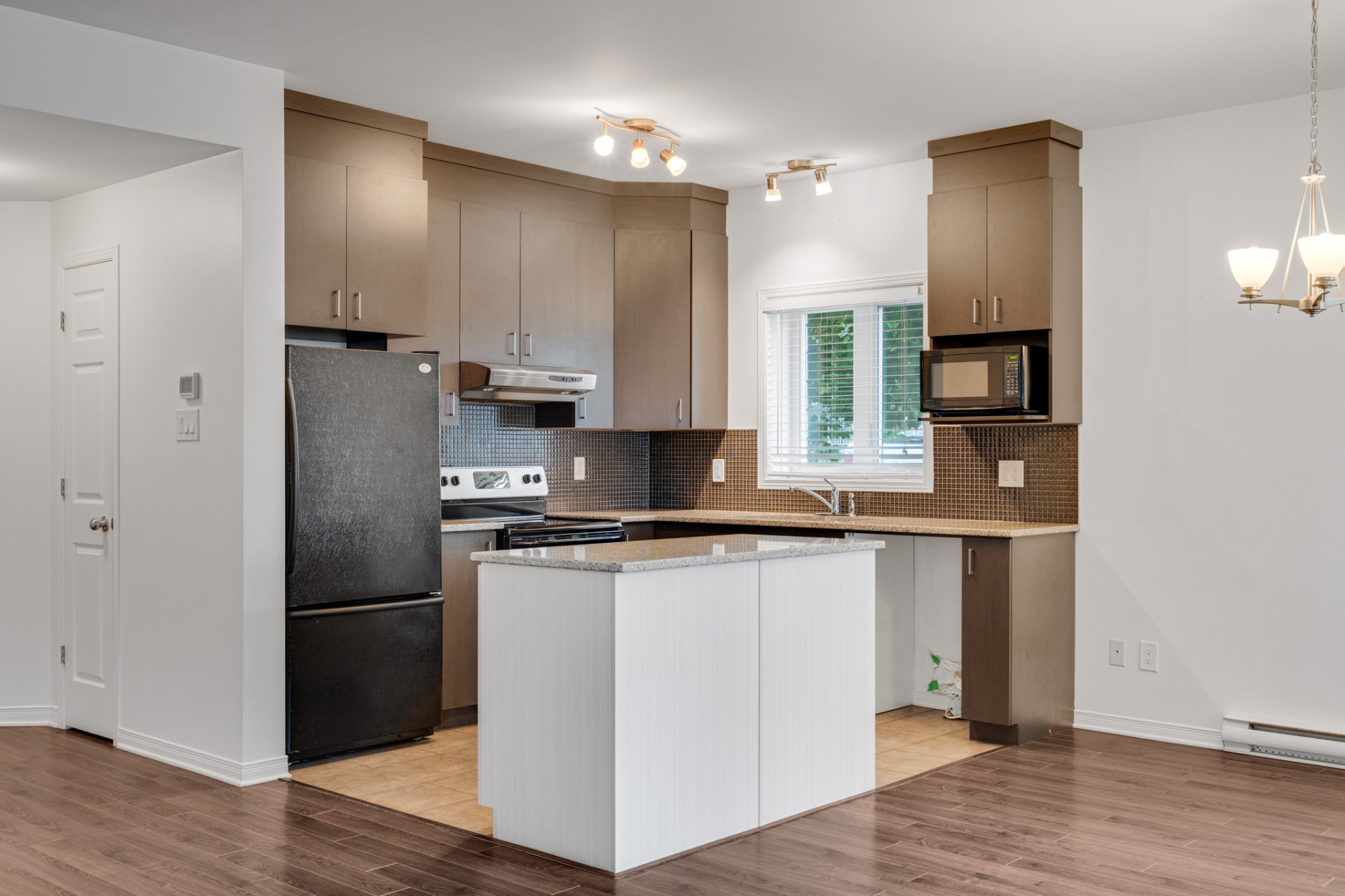 Photo - Kitchen
