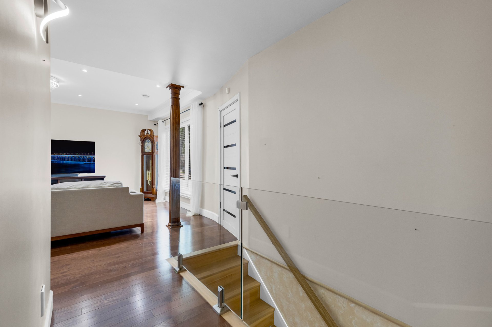 Photo - PASAGEWAY