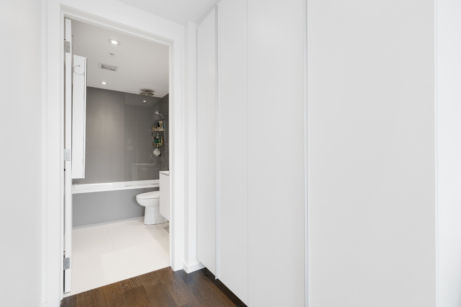 Photo - Salle de bains attenante à la CCP