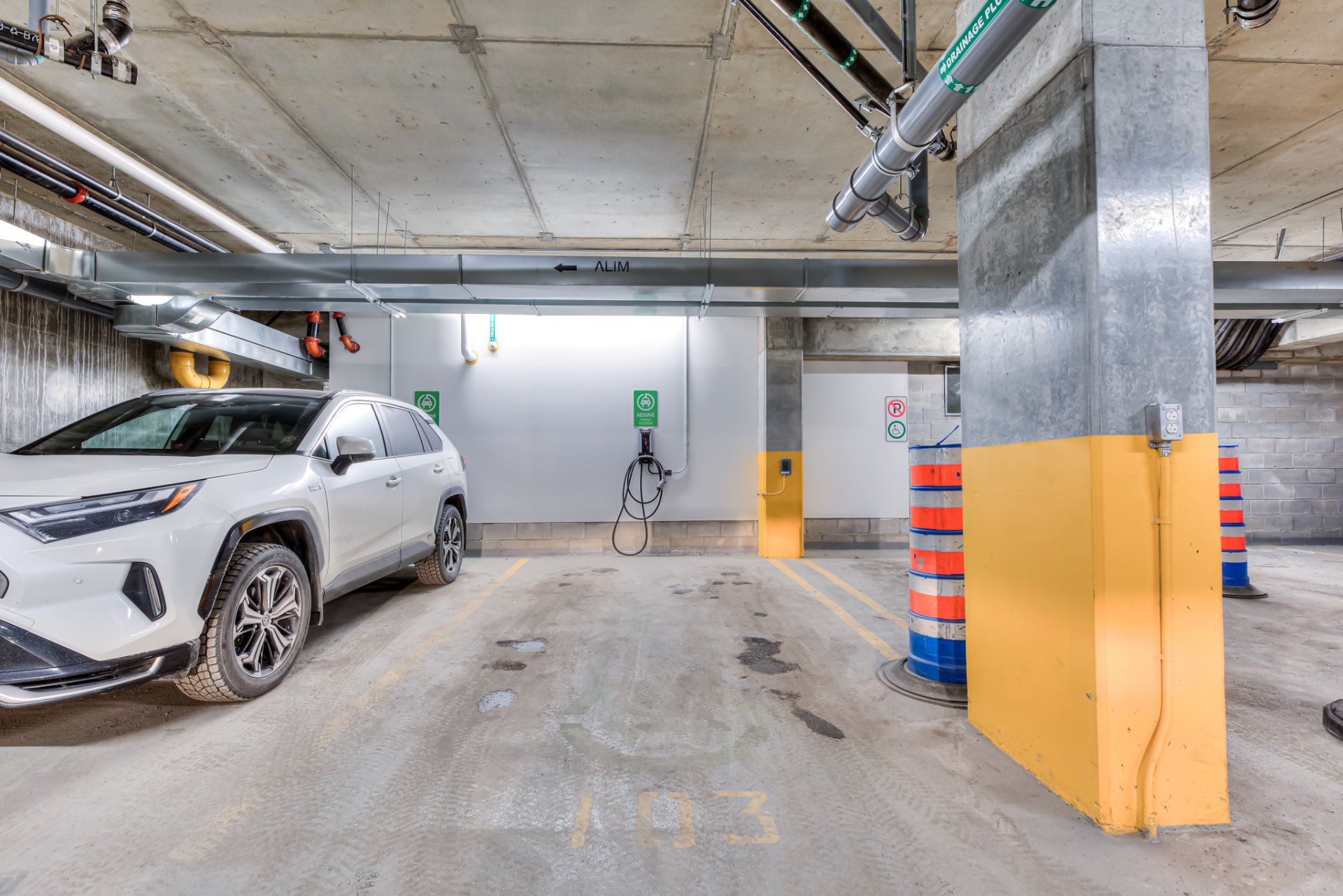 Photo - Garage