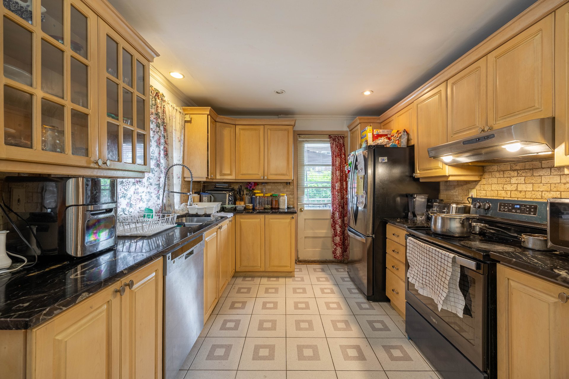 Photo - Kitchen