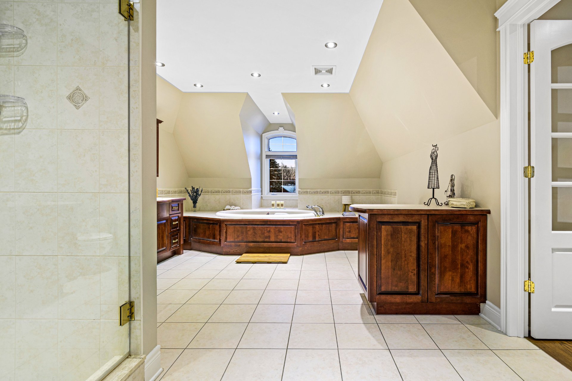 Photo - Salle de bains attenante à la CCP