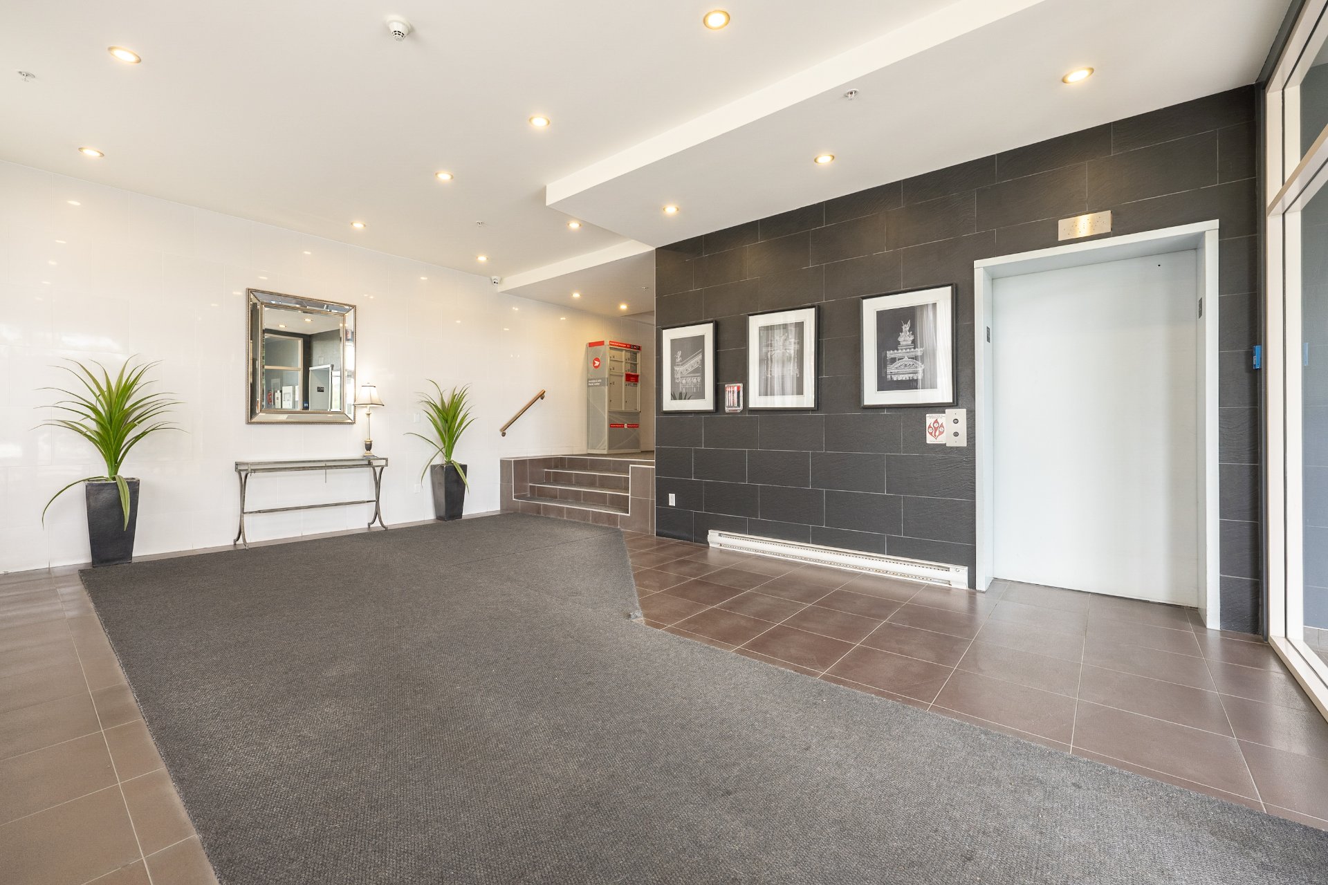 Photo - Reception Area