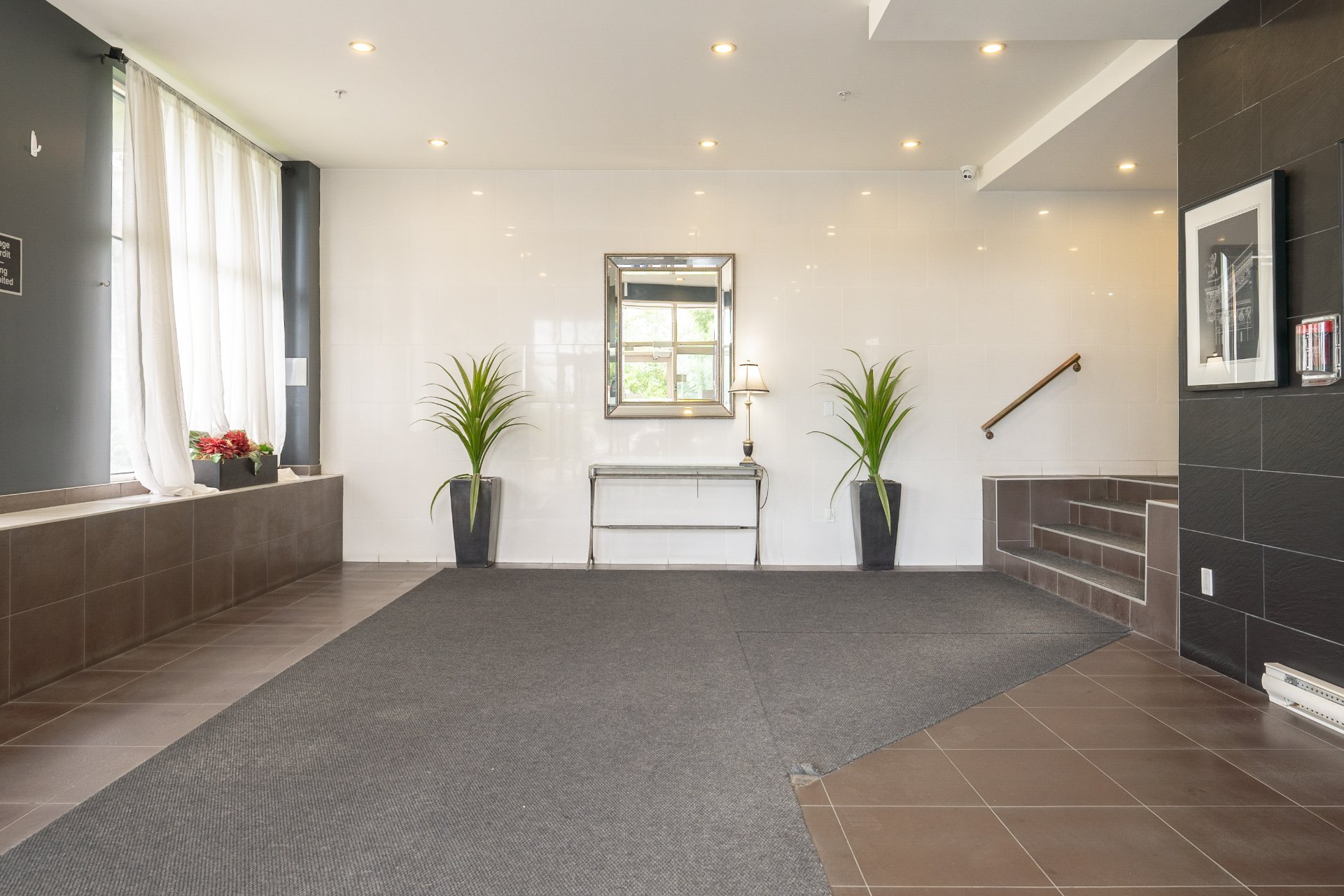 Photo - Reception Area