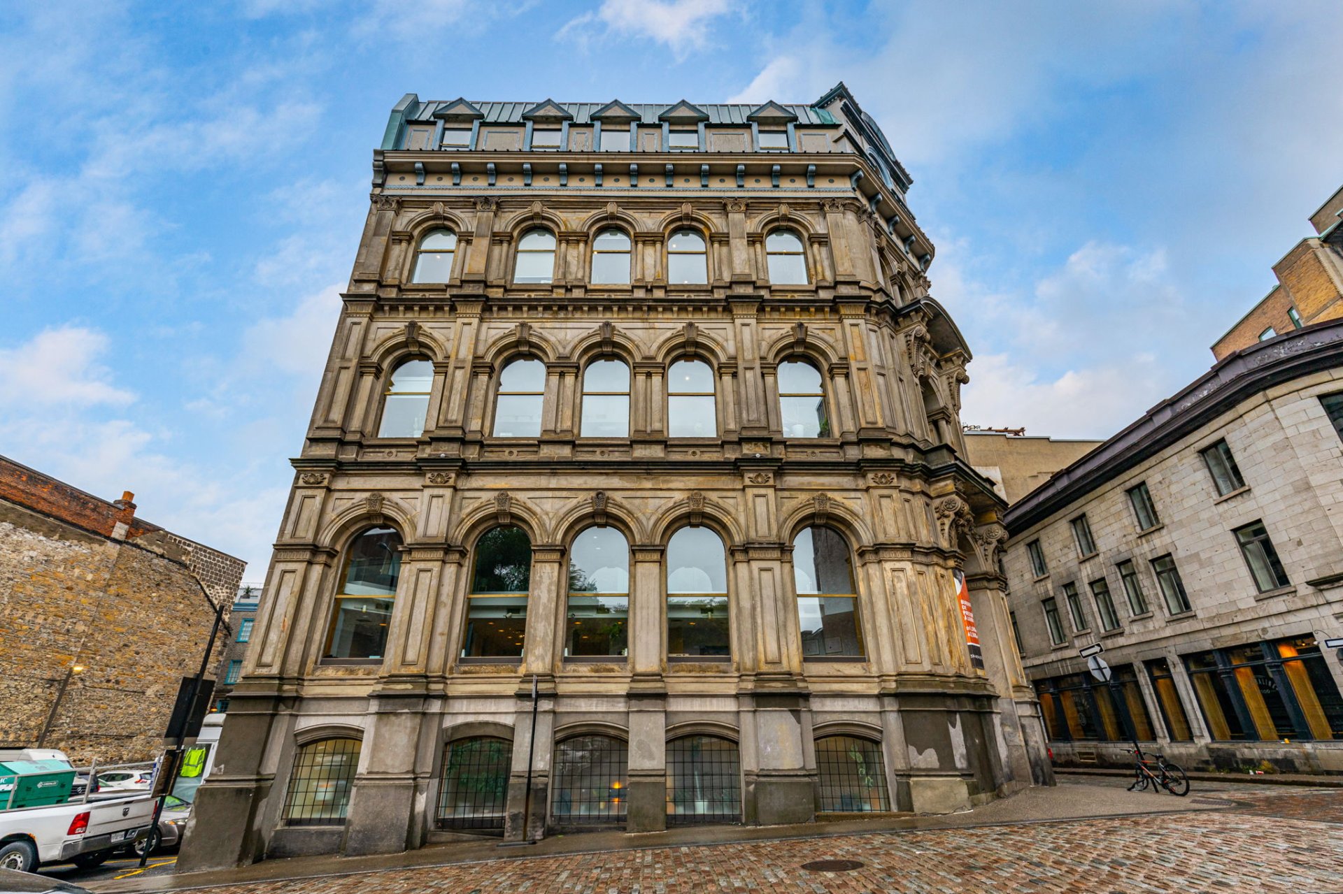 Photo - Façade