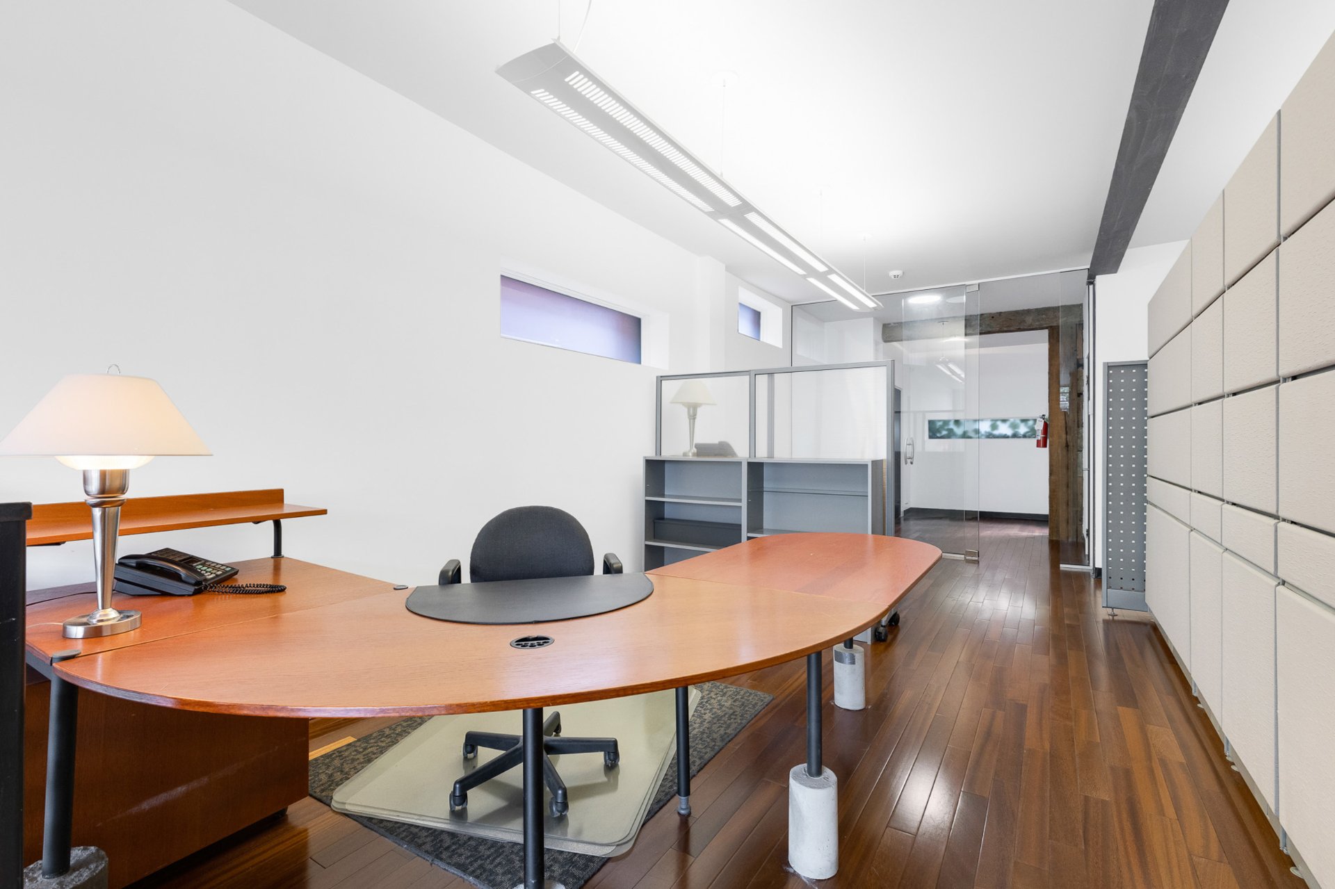 Photo - Bureau