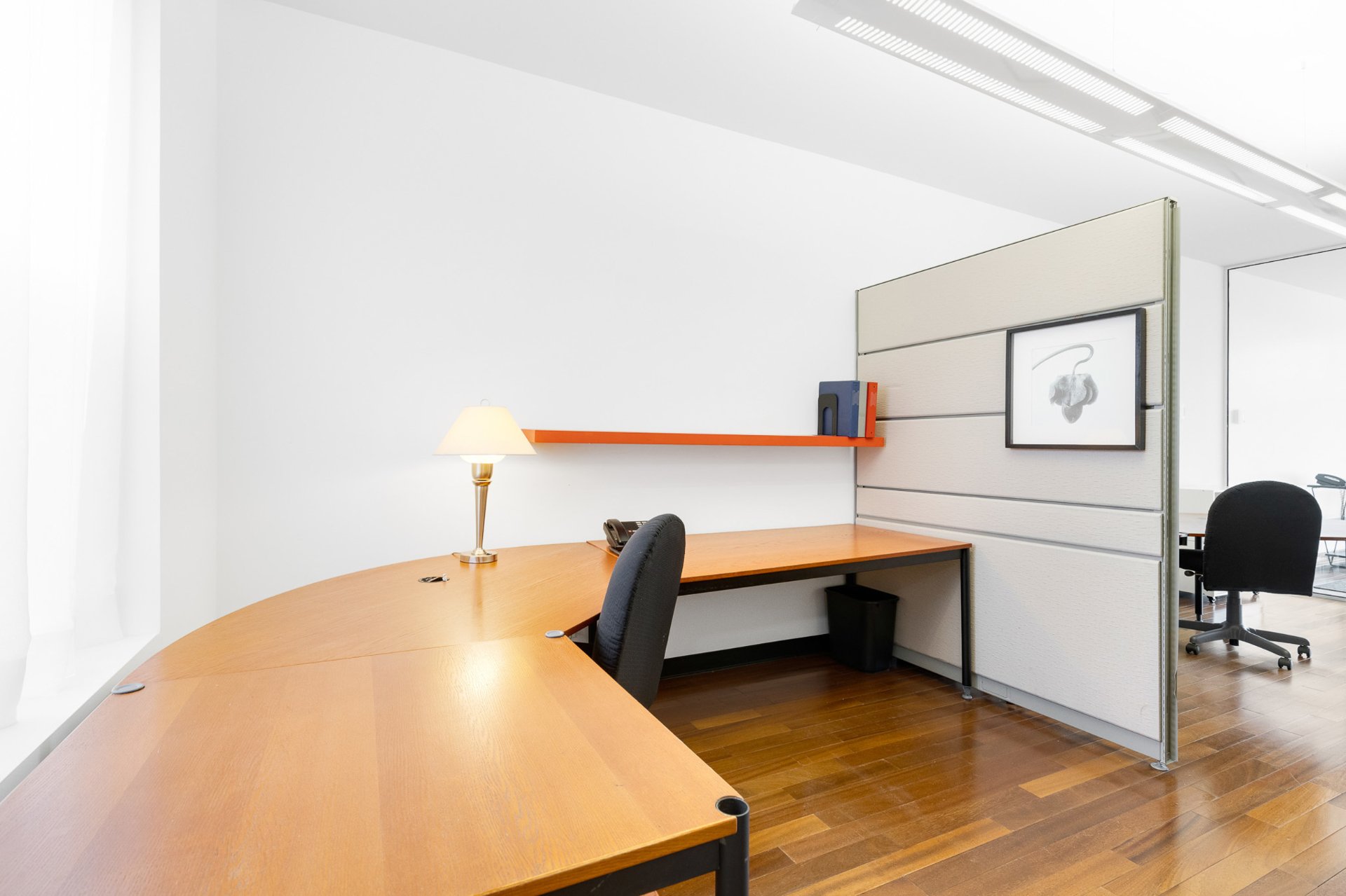 Photo - Bureau
