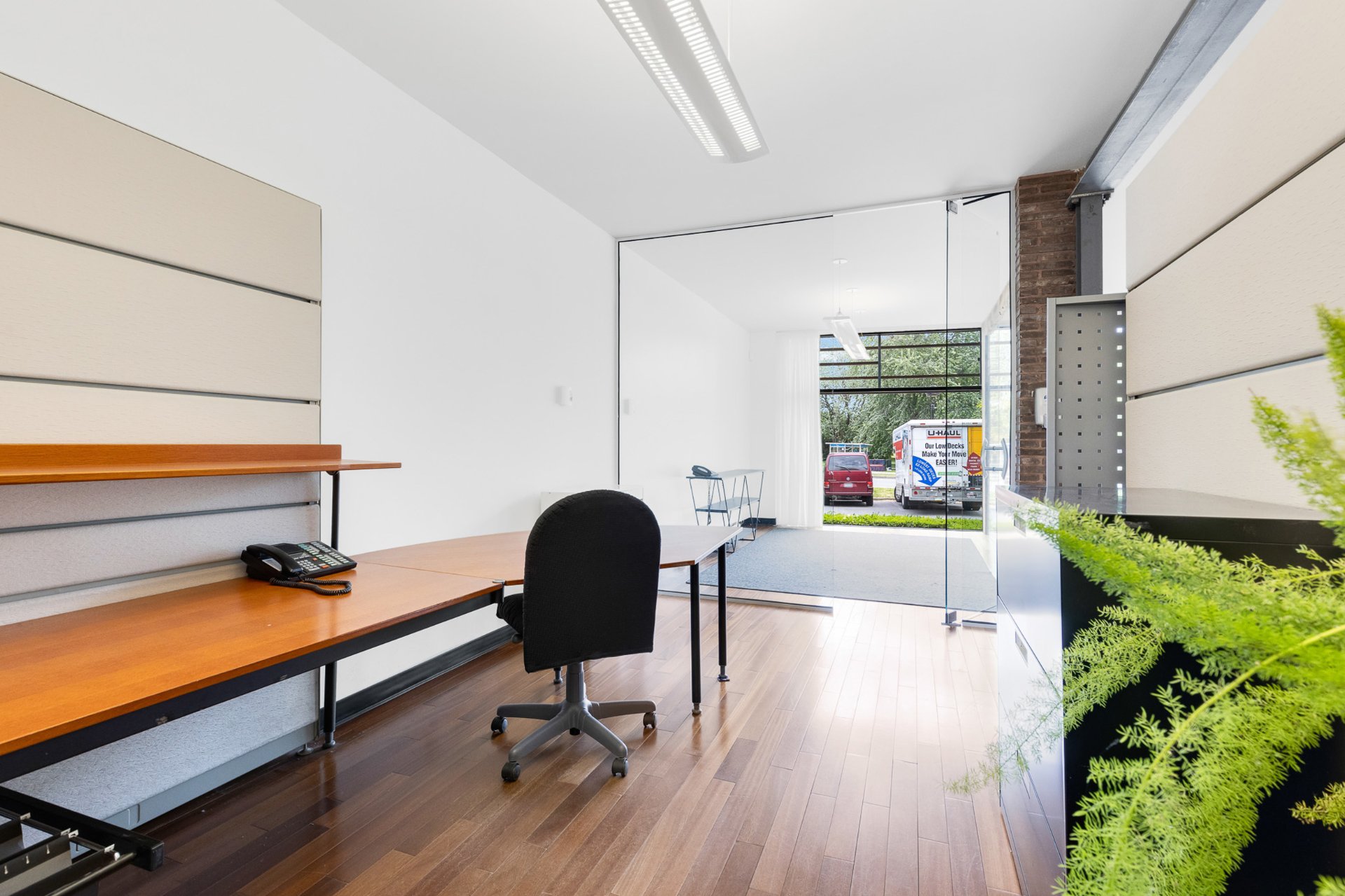 Photo - Bureau