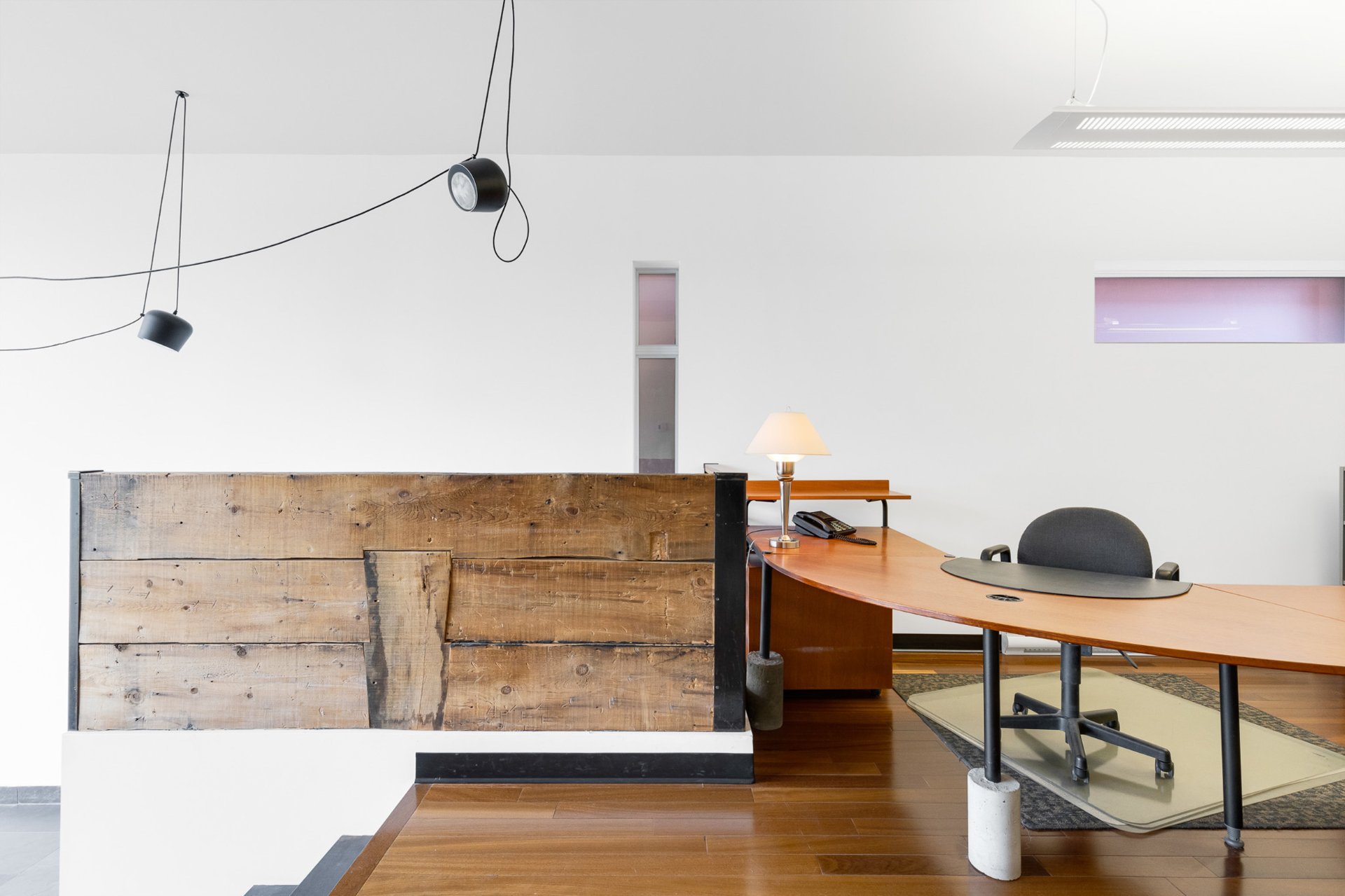 Photo - Bureau