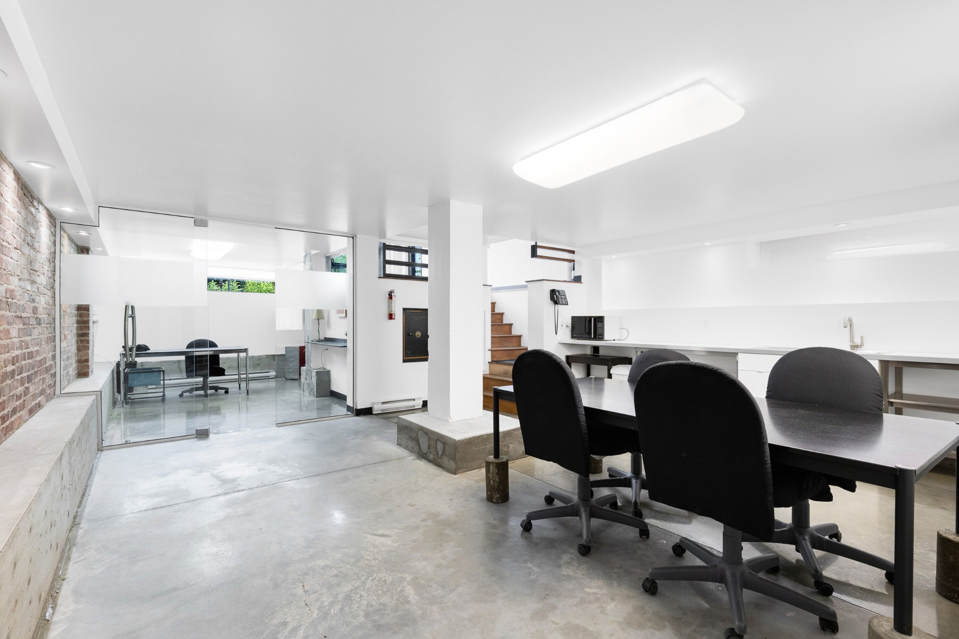 Photo - Bureau