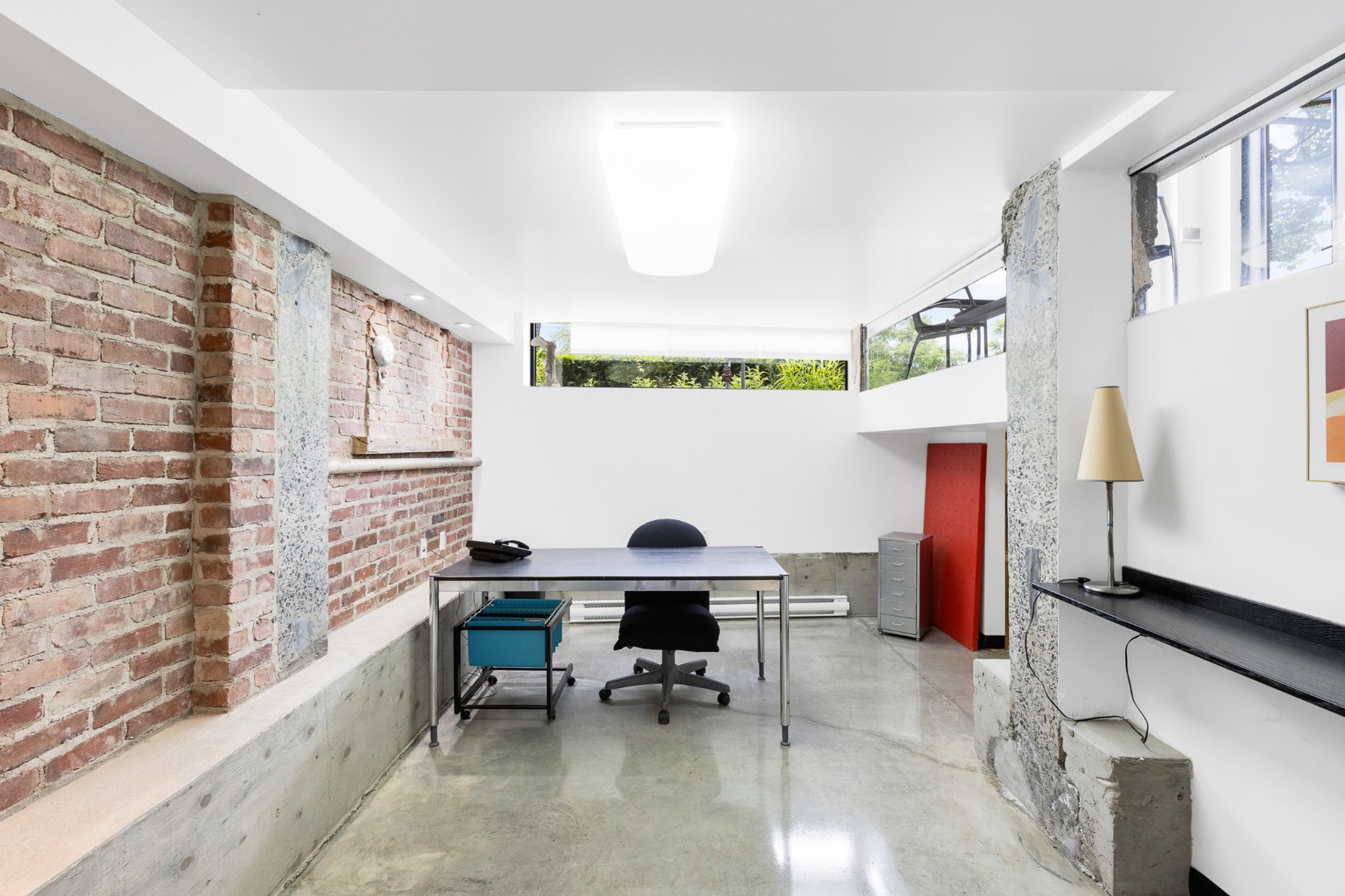 Photo - Bureau