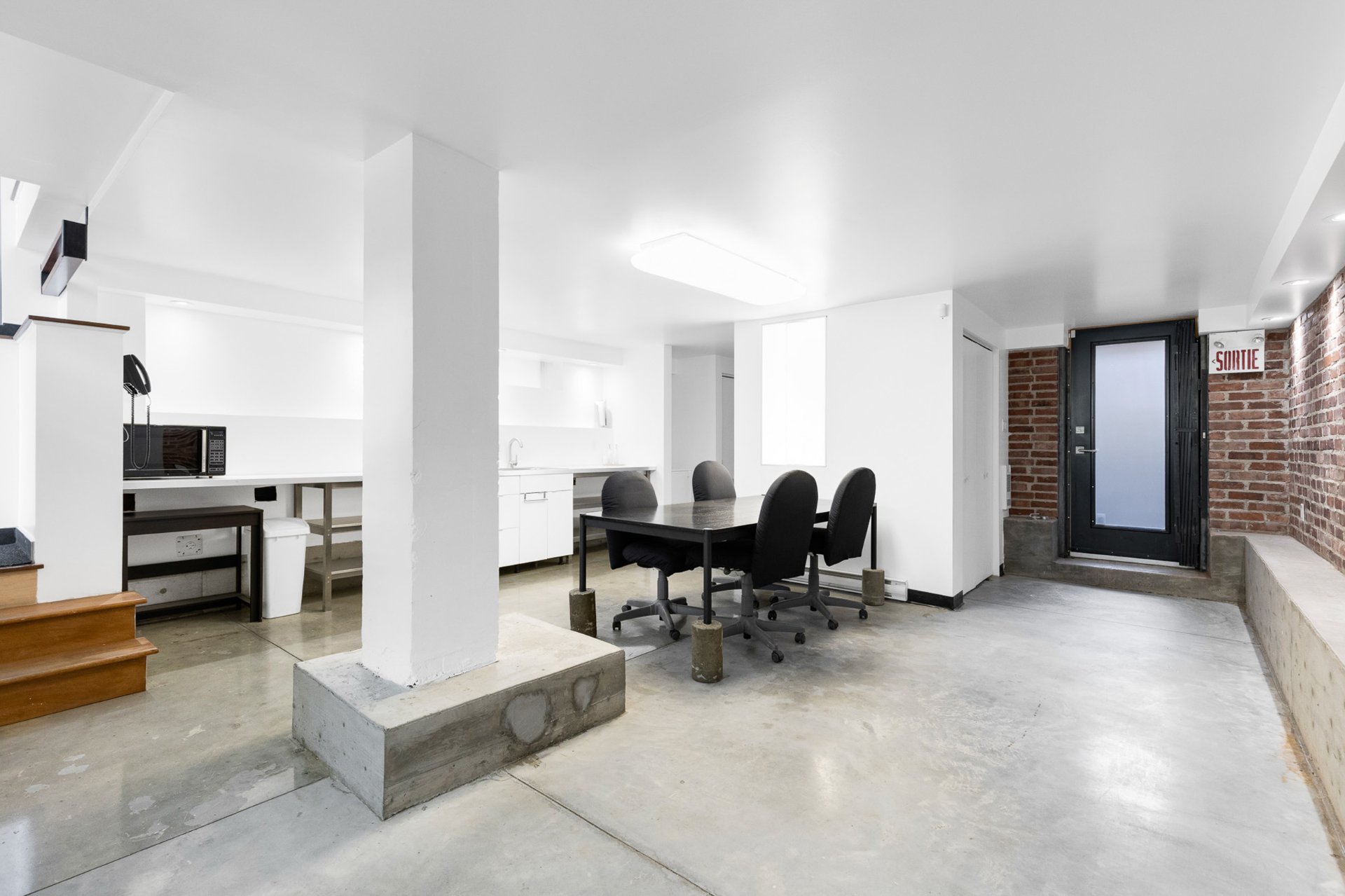 Photo - Bureau