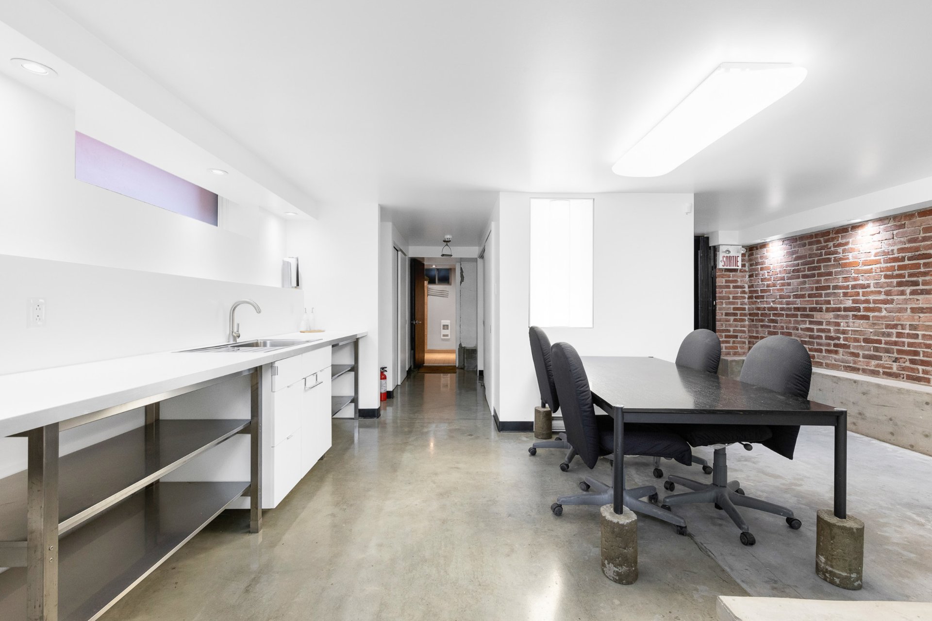 Photo - Bureau