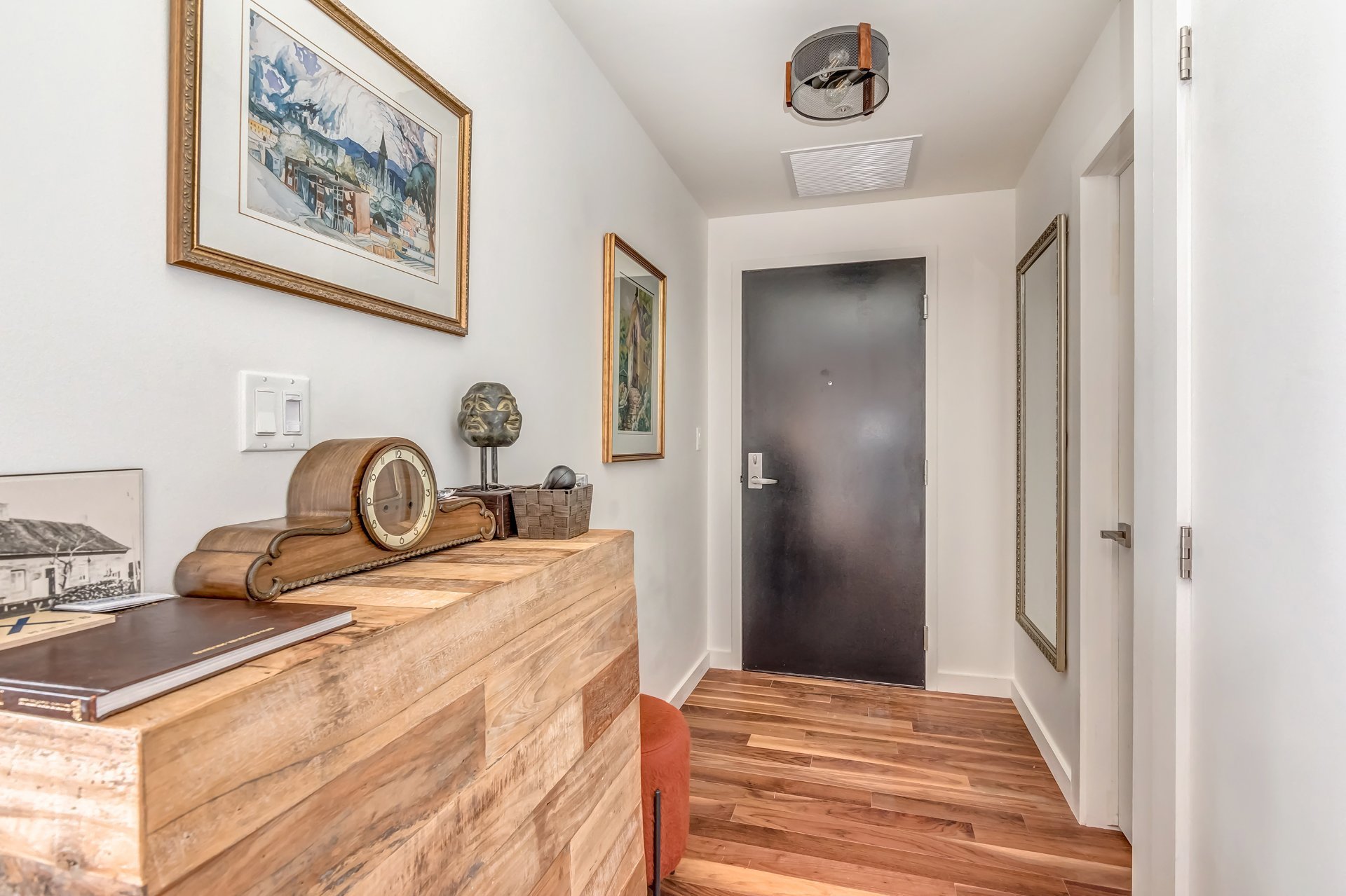 Photo - Hallway