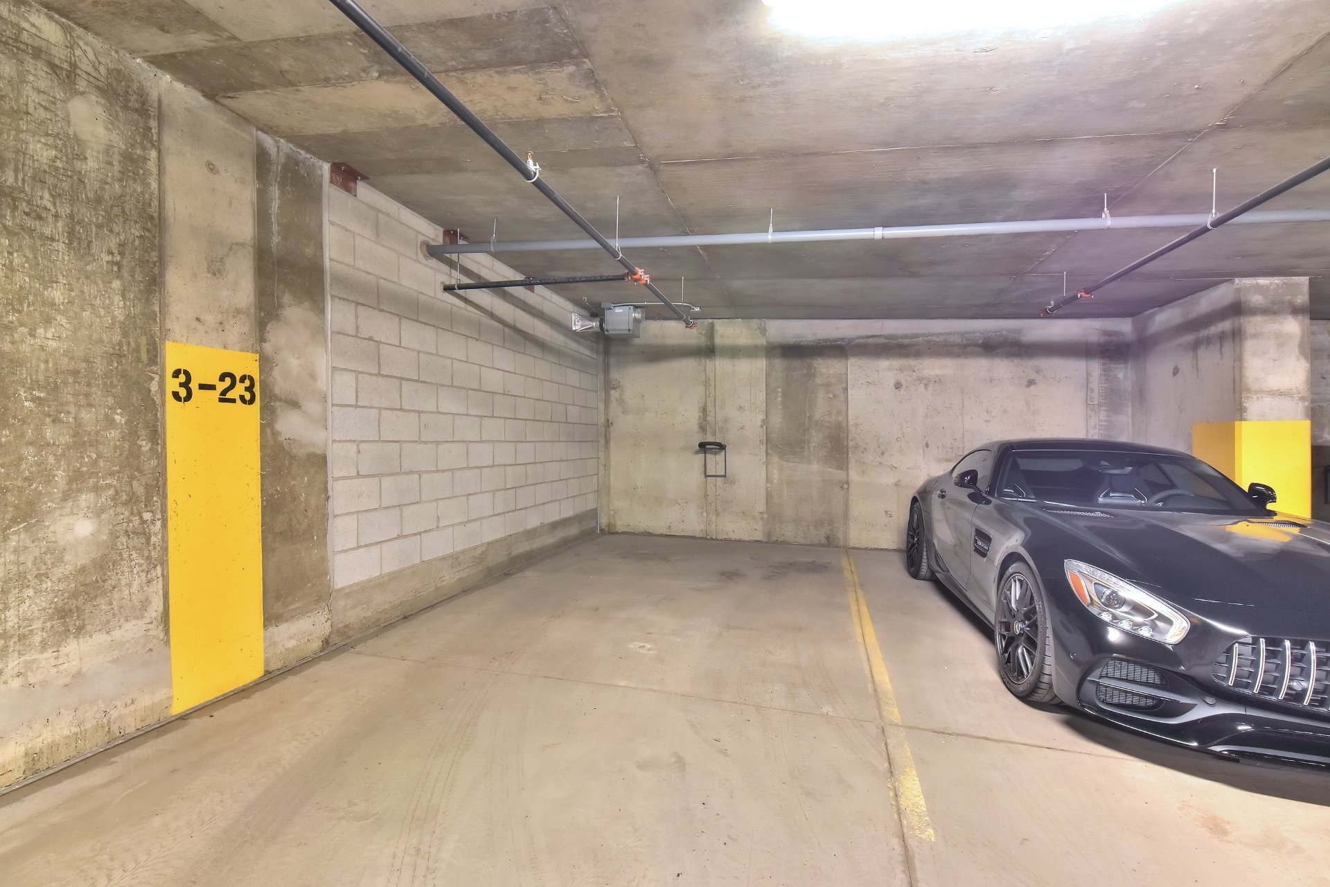 Photo - Garage