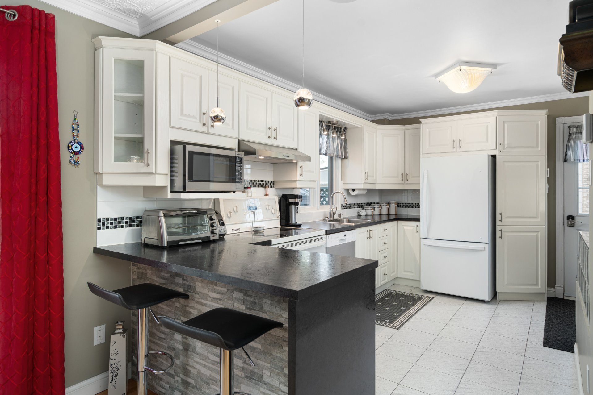 Photo - Kitchen
