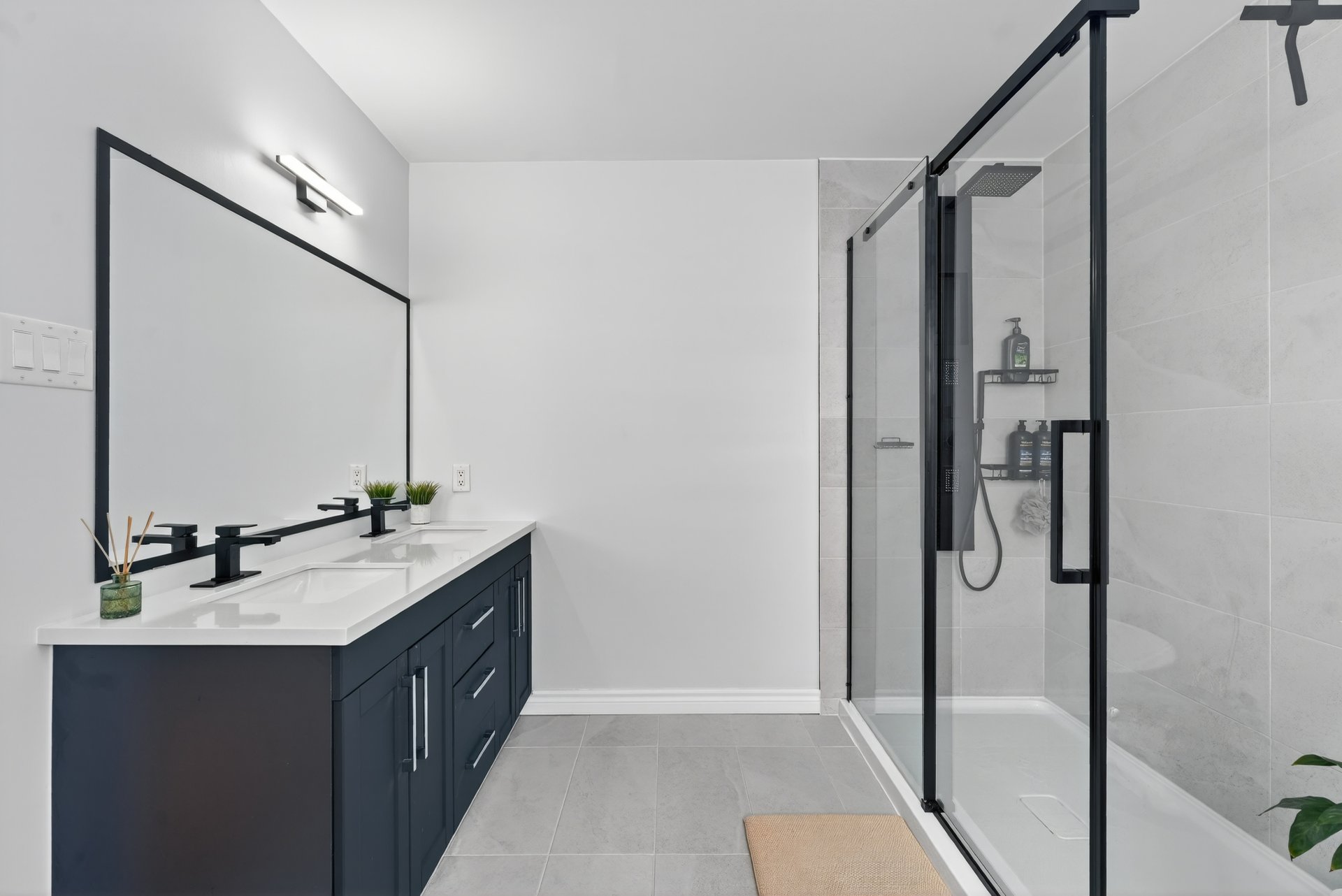 Photo - Ensuite bathroom