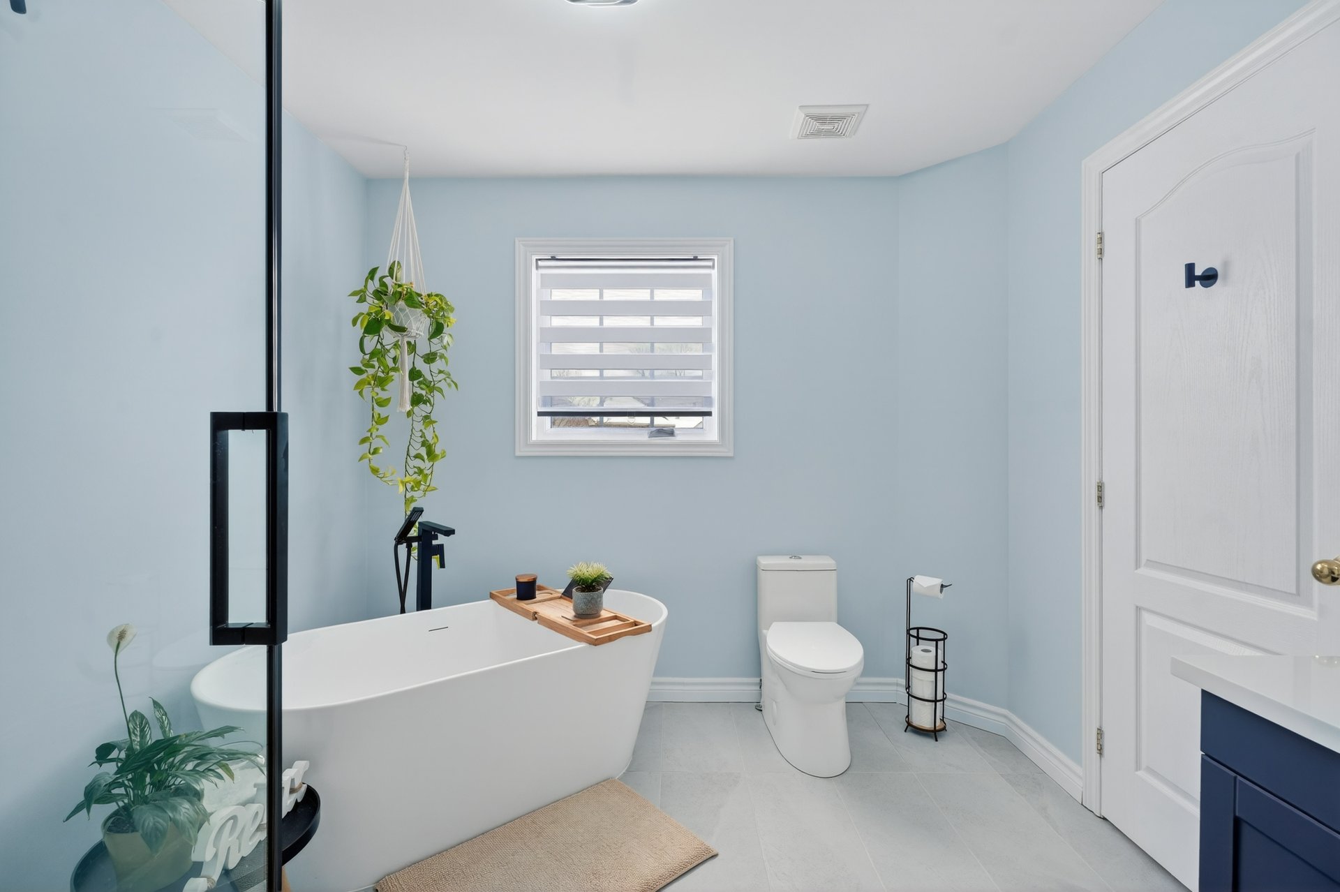 Photo - Ensuite bathroom