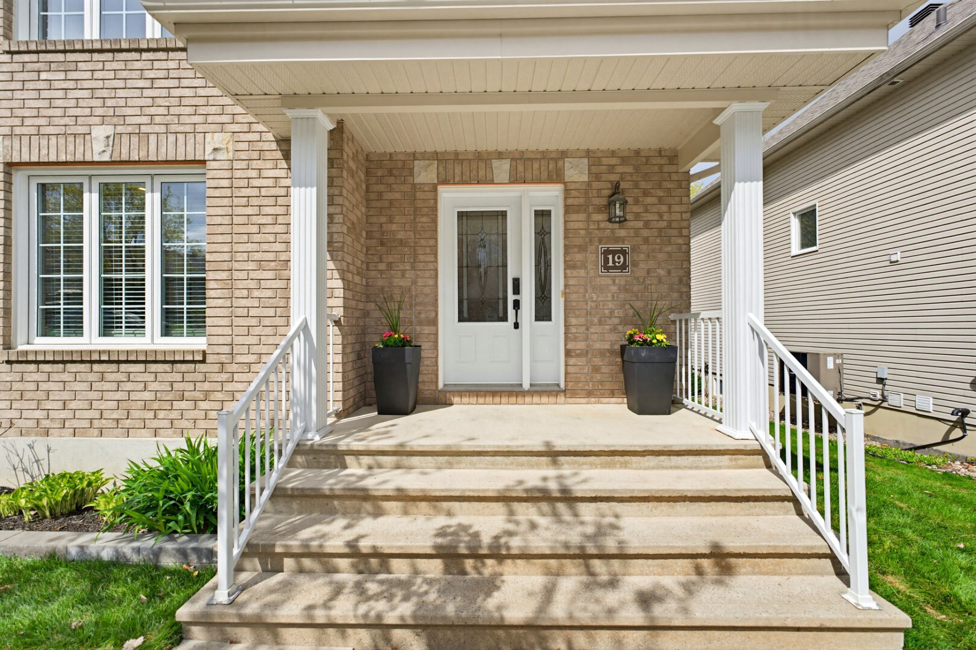 Photo - Frontage