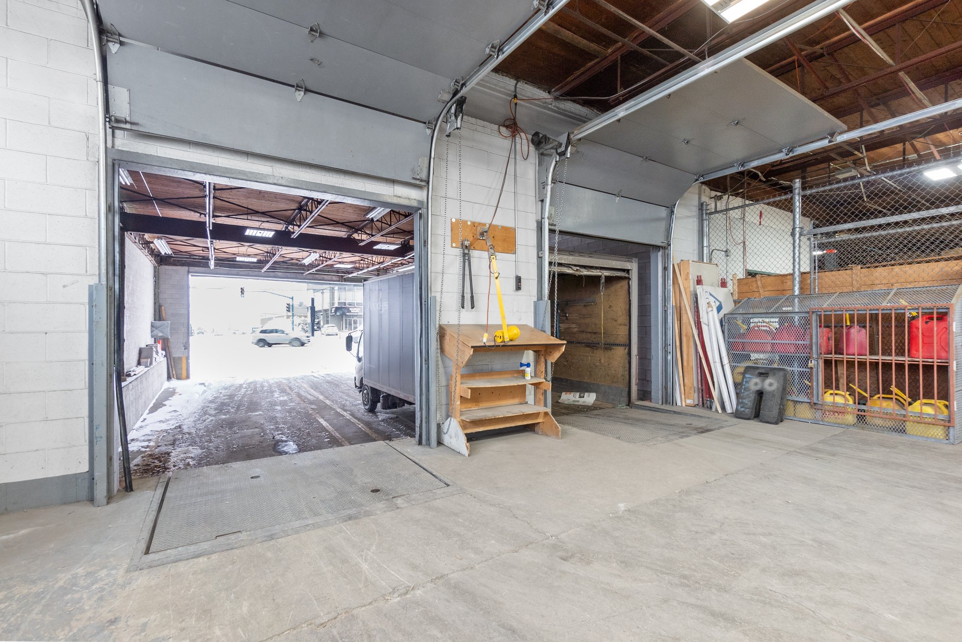 Photo - Shipping (door/dock)